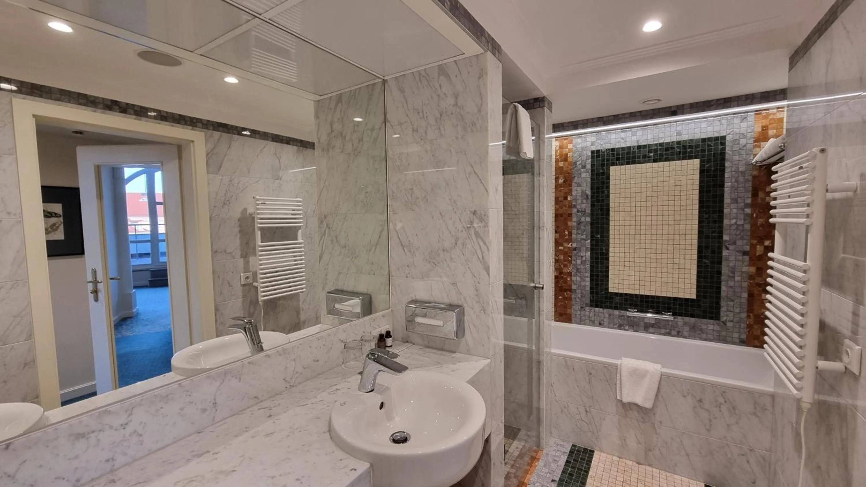 Shower in Hotel Savoy Prague