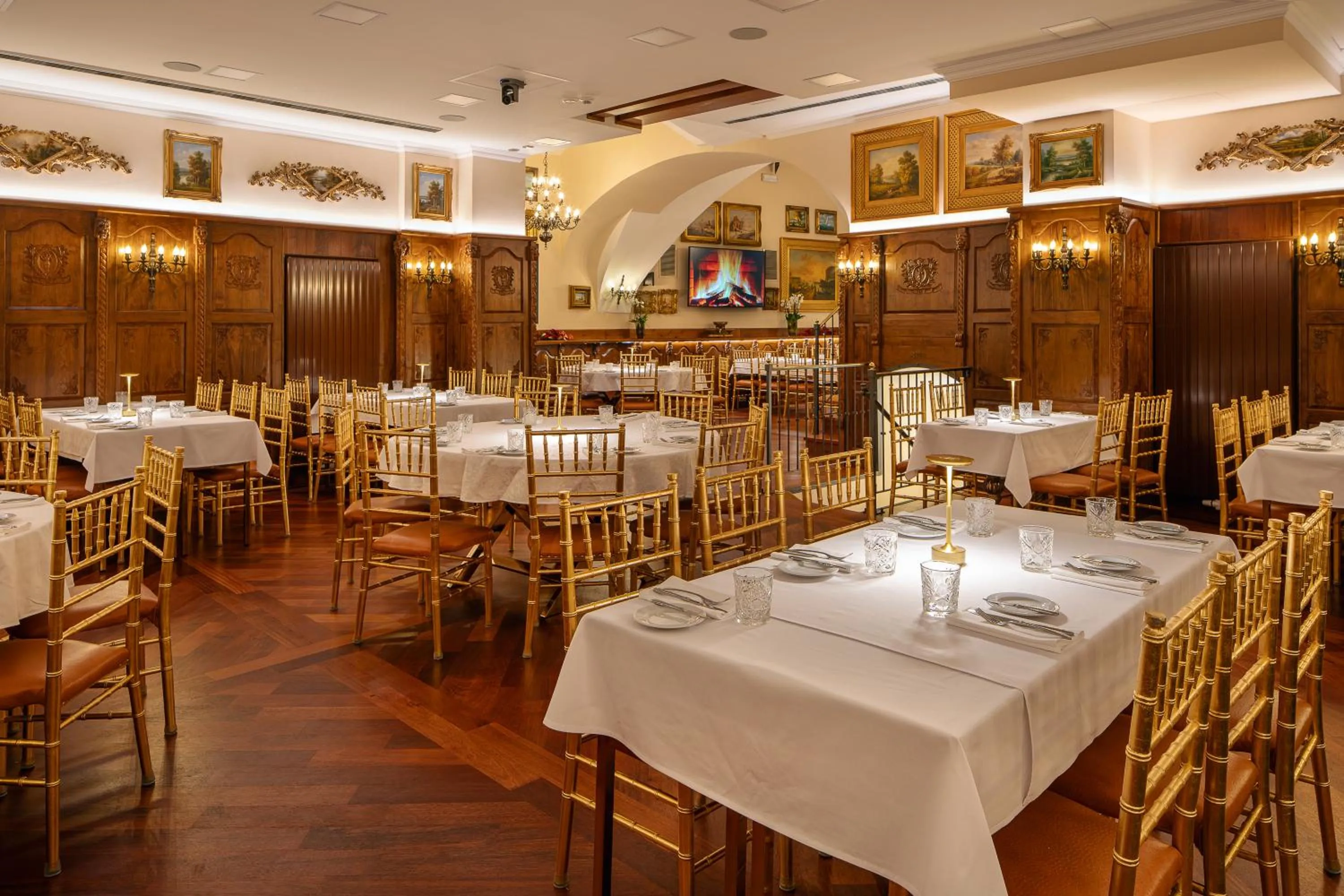 Restaurant/places to eat in Iron Gate Hotel & Suites Prague by BHG