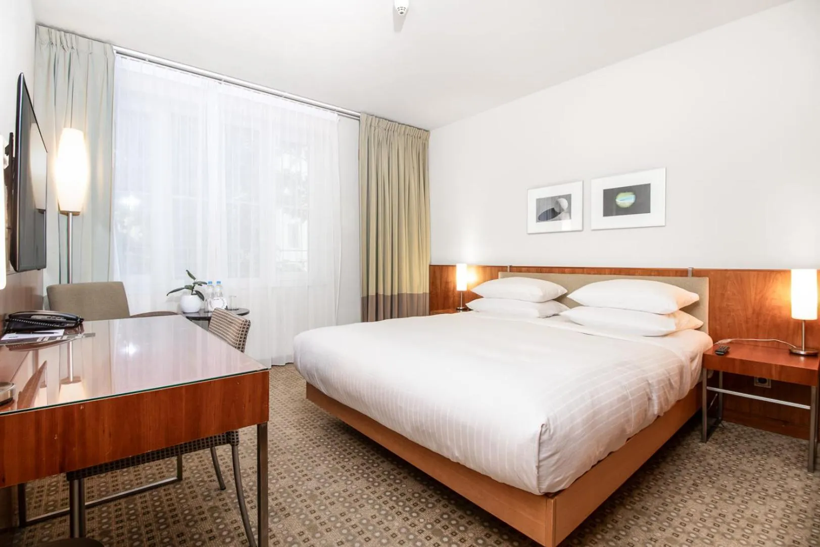 Bed in K+K Hotel Central