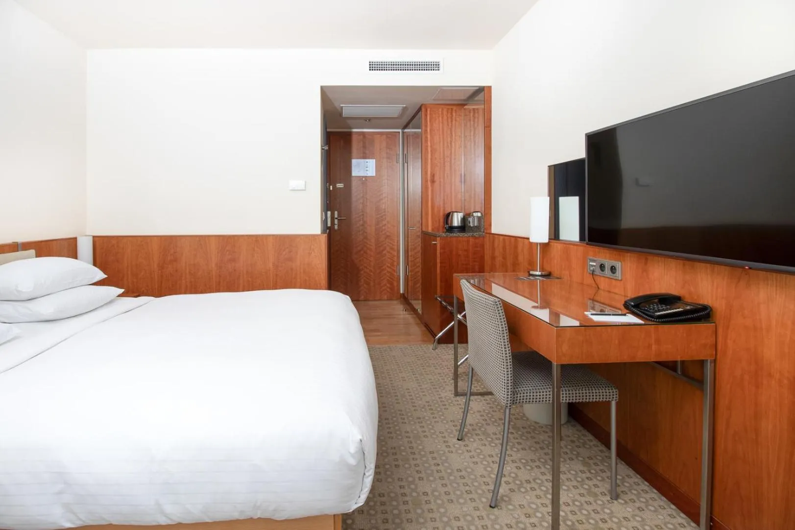 Bedroom, Bed in K+K Hotel Central