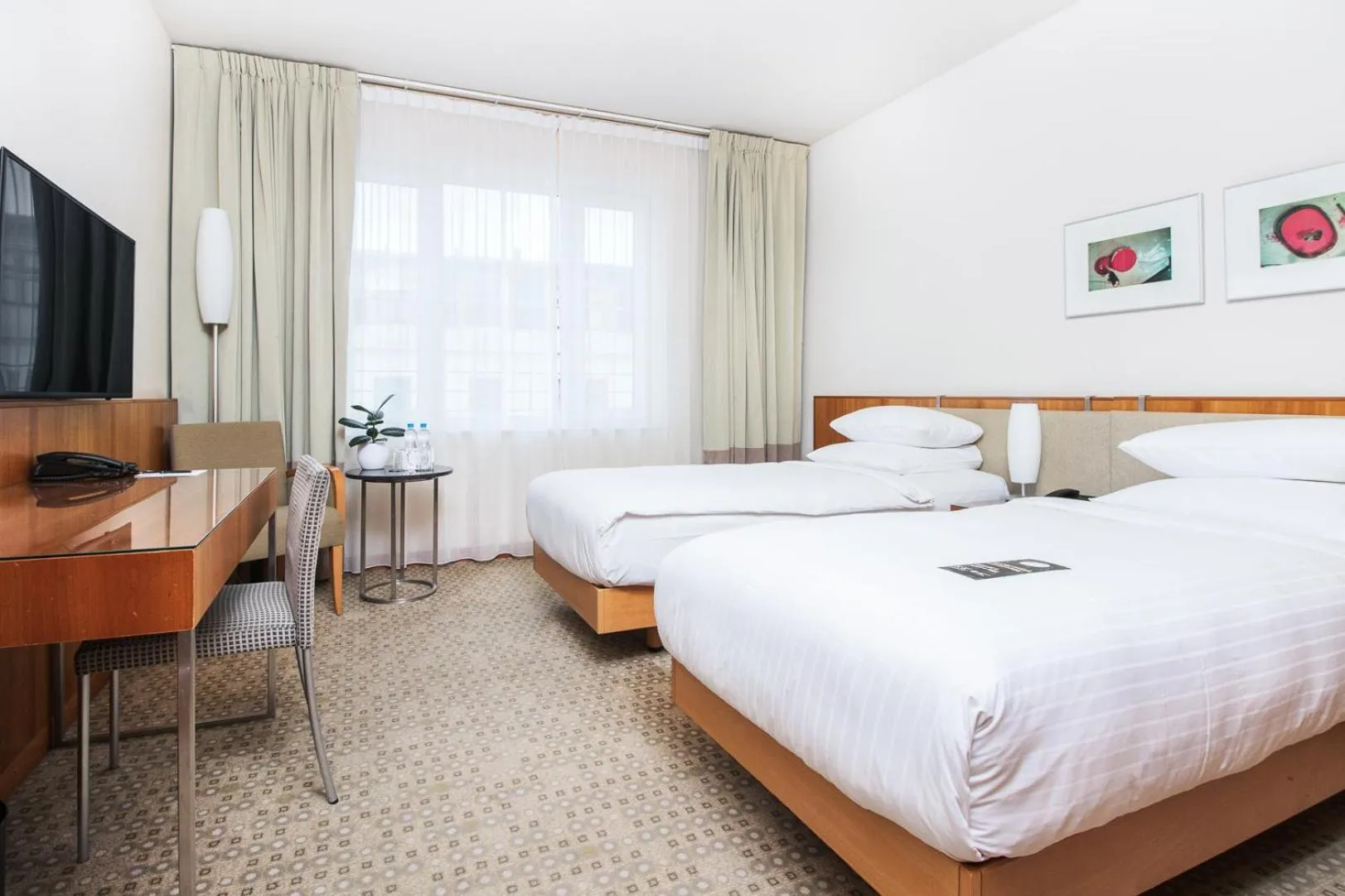 Bed in K+K Hotel Central