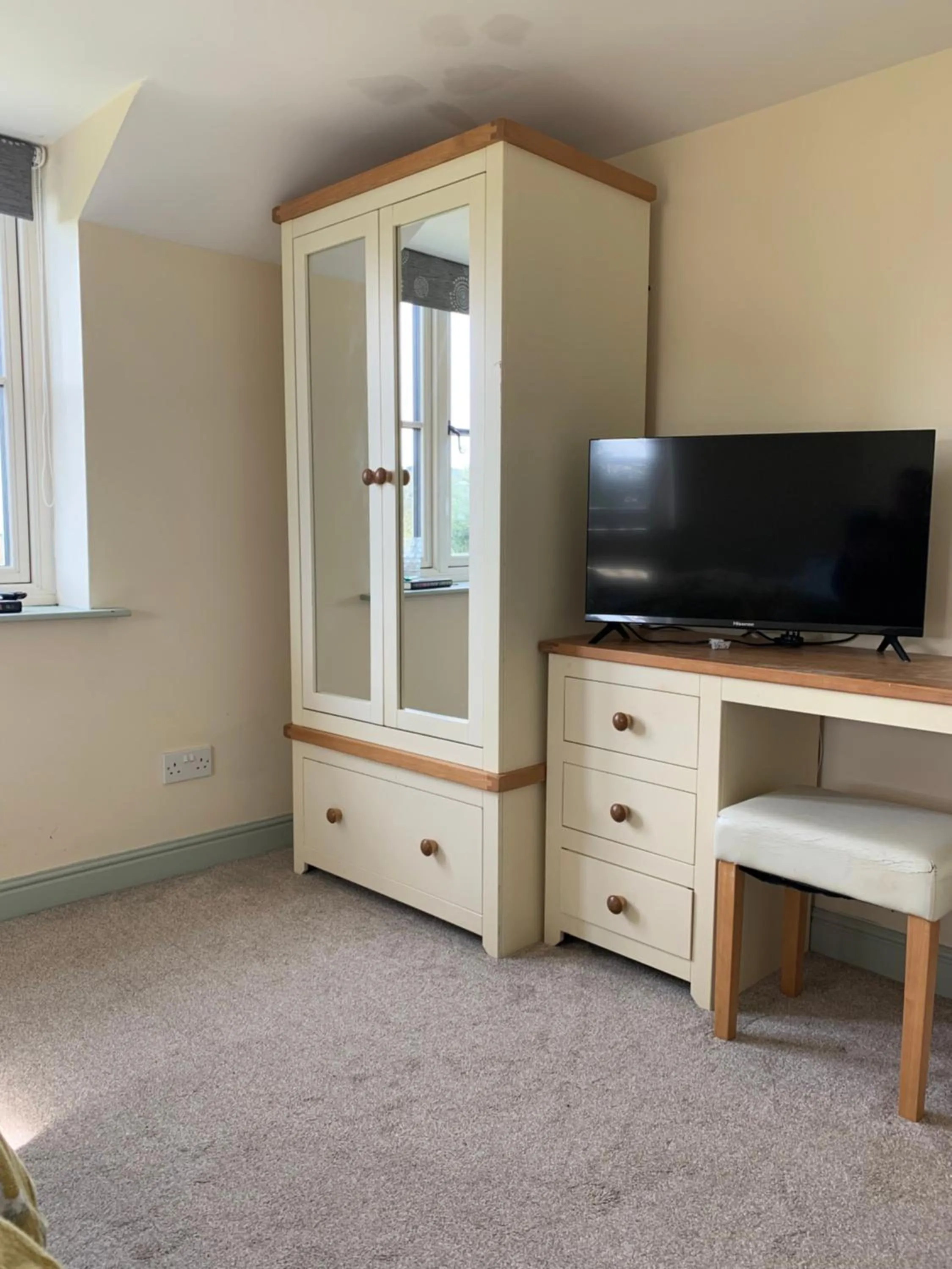 TV and multimedia in Farmhouse studio near Shrewsbury