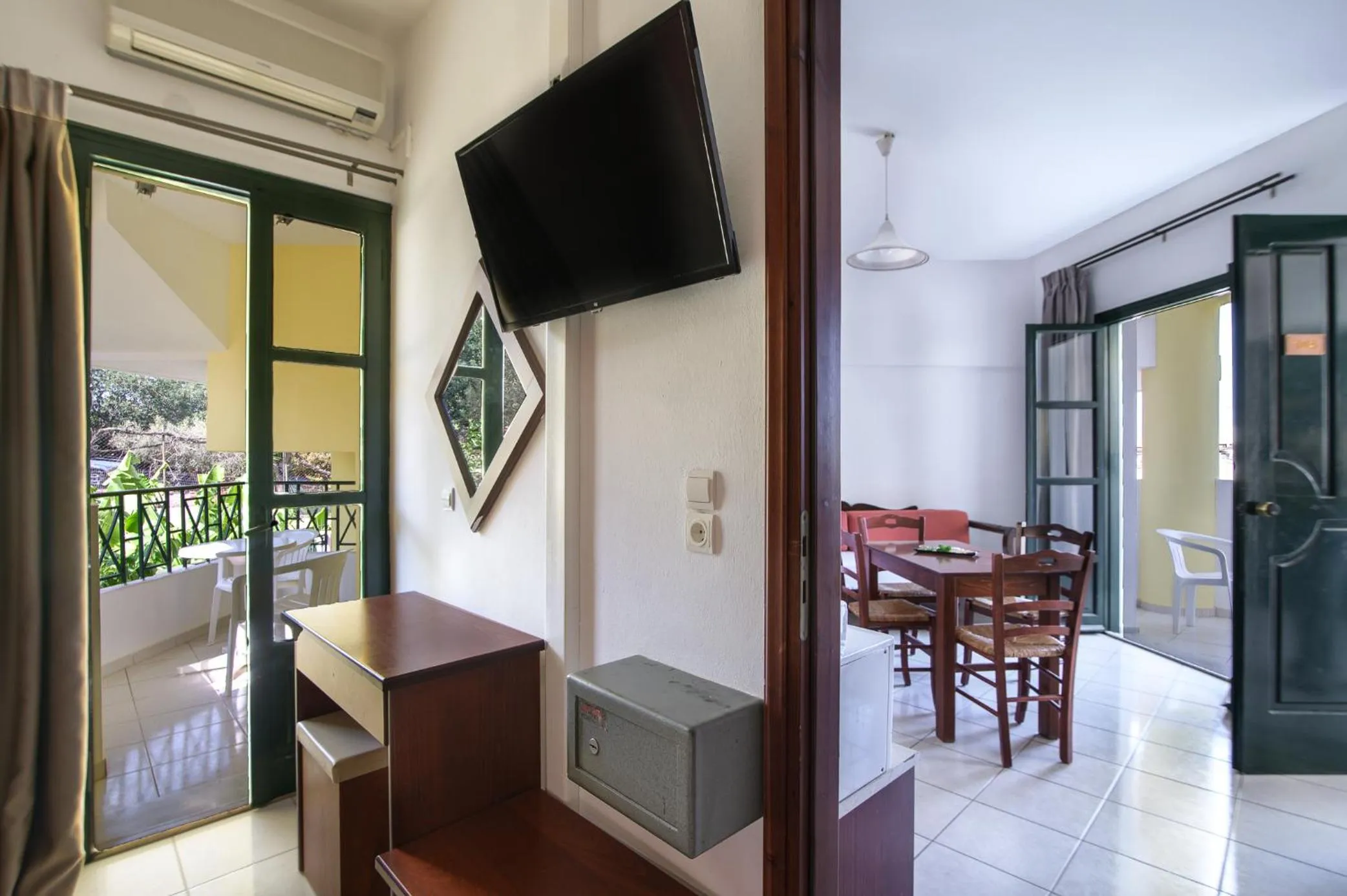 TV and multimedia in Ariadni Palace Apartments