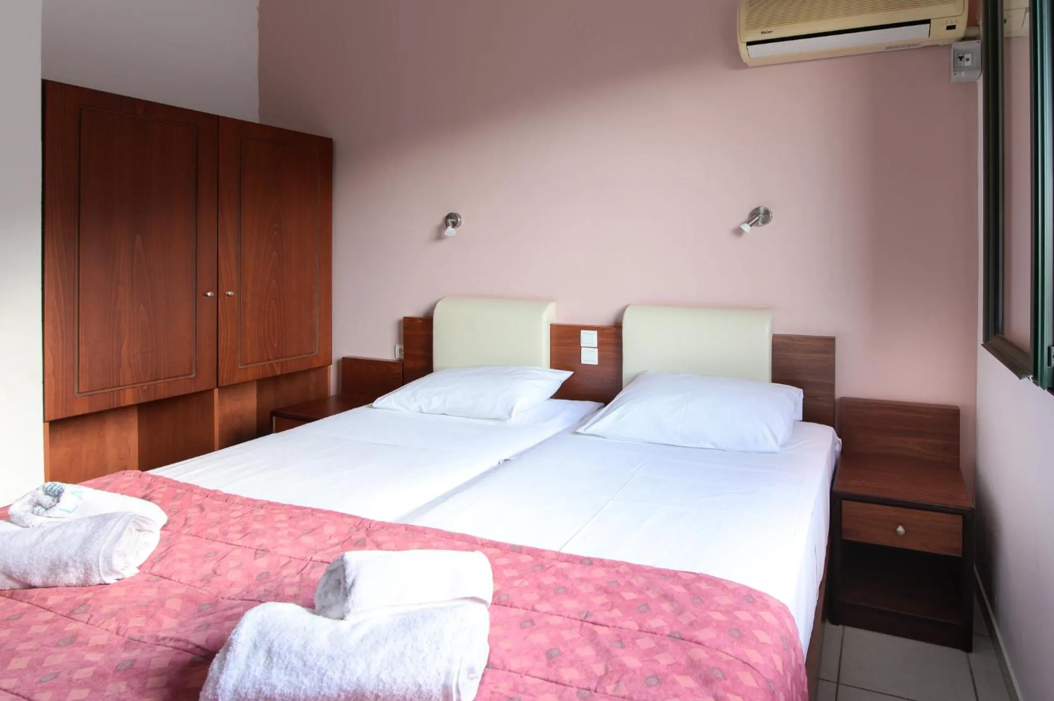 Bed in Ariadni Palace Apartments