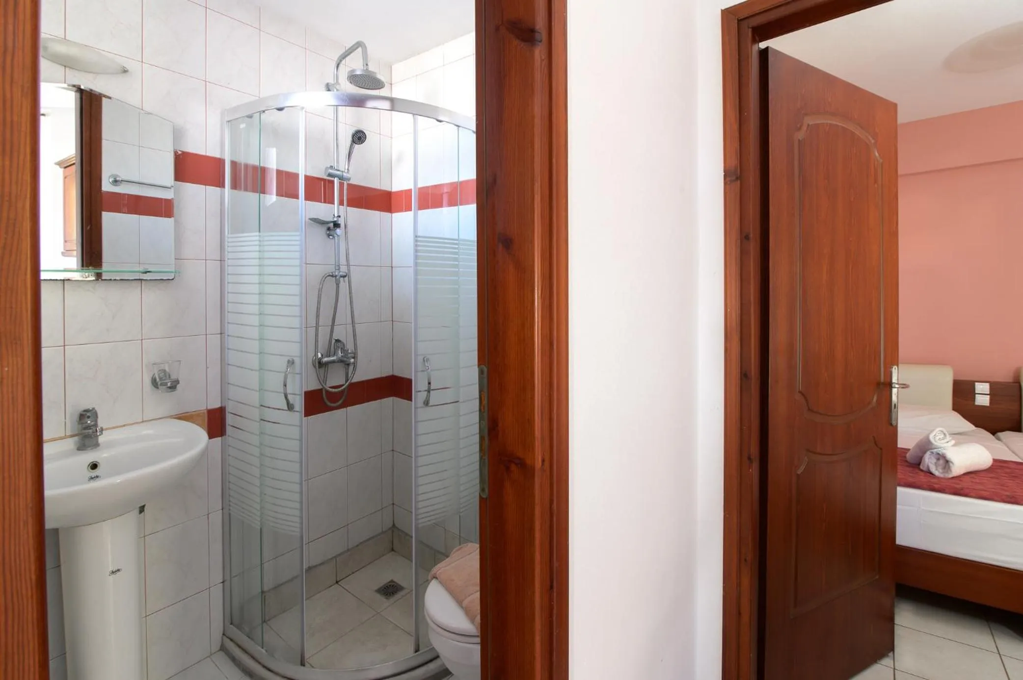 Shower, Bed in Ariadni Palace Apartments