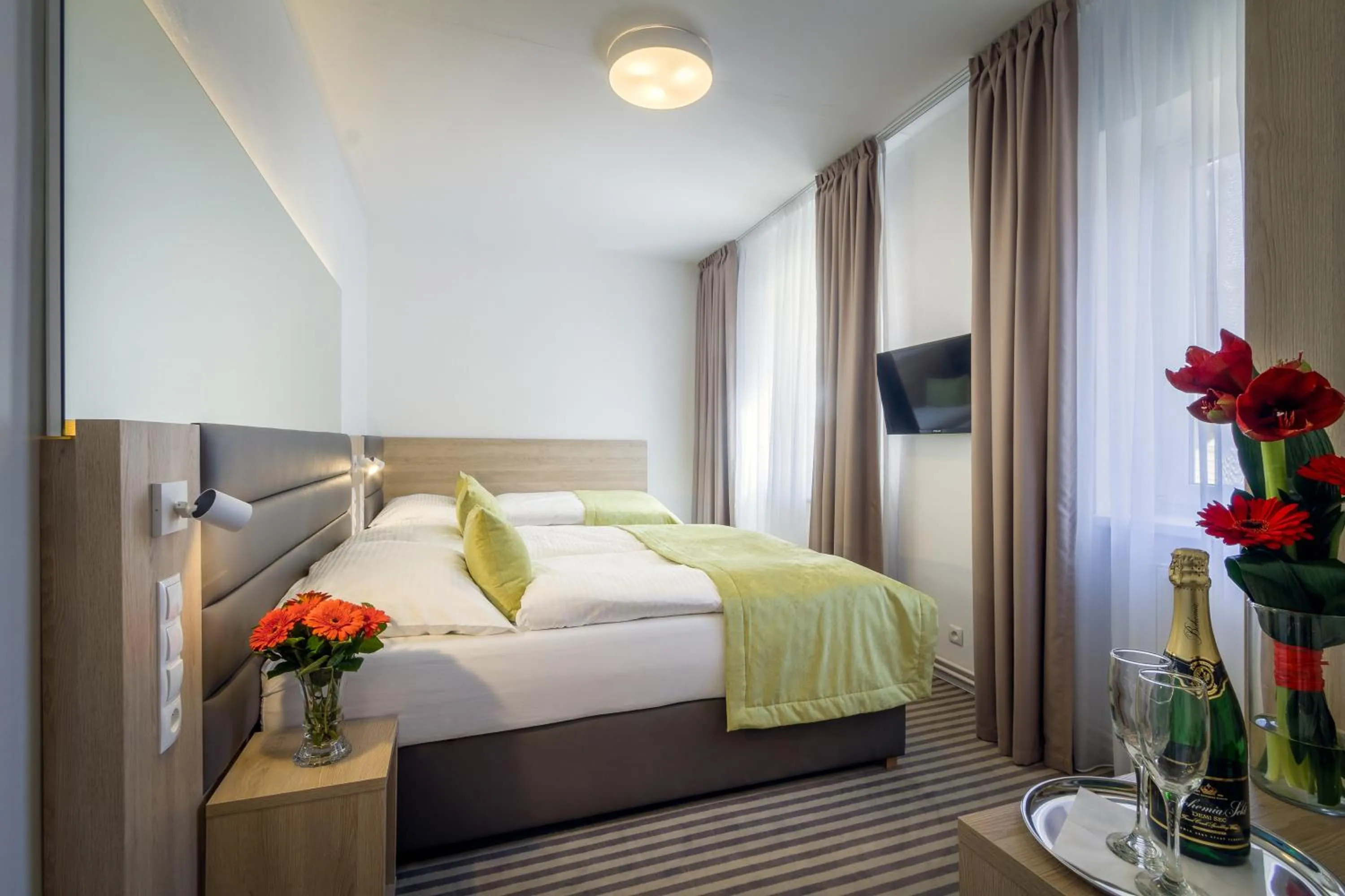 Bedroom, Bed in Hotel White Lion