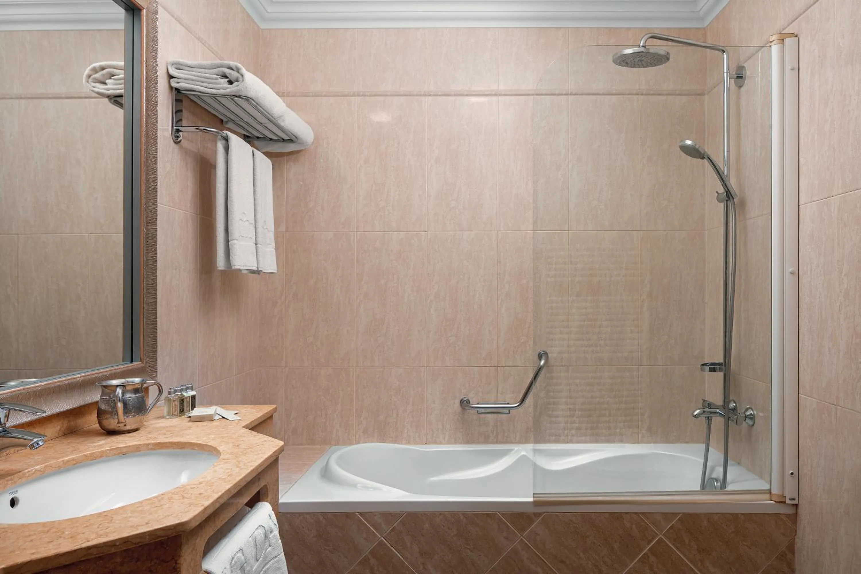 Bathroom in Kosher Hotel King David Prague