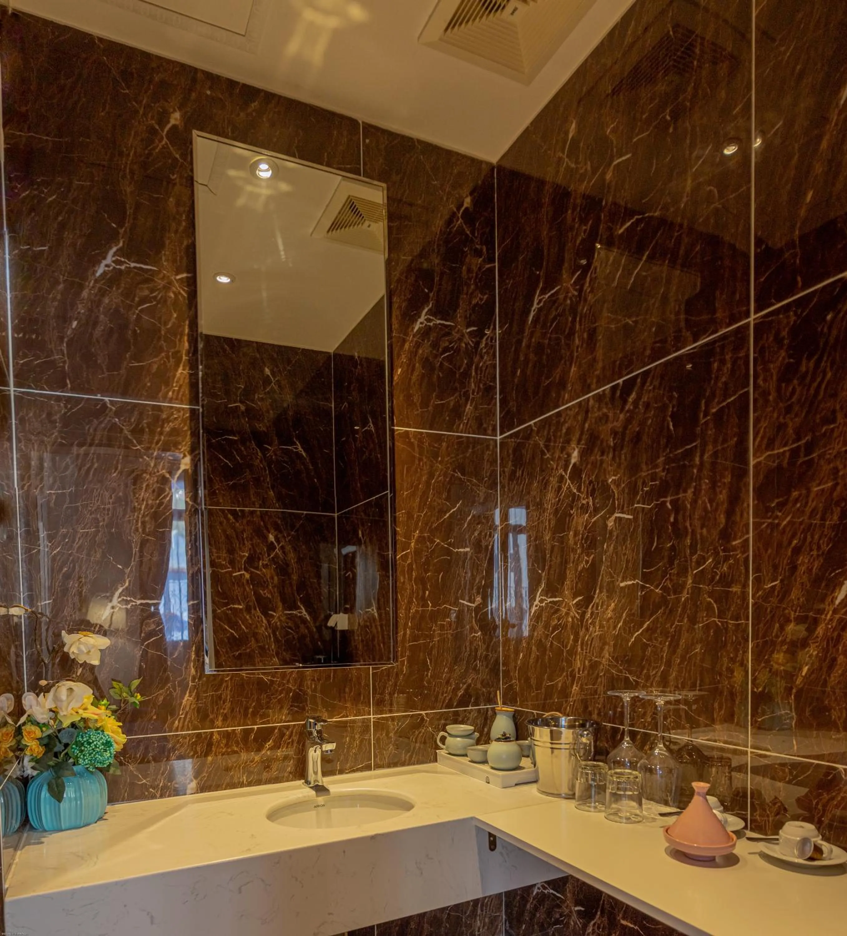 Kitchen or kitchenette in VANCII Hotel