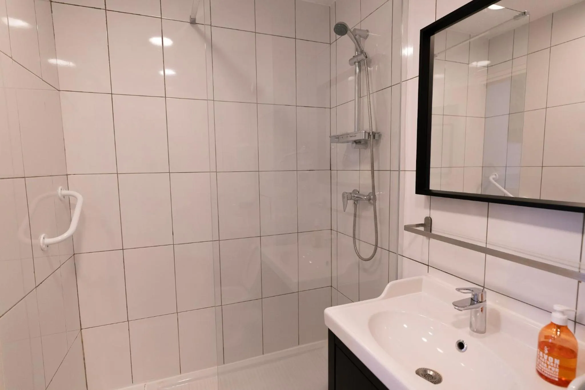 Shower in Hotel Geoffroy Marie Opéra