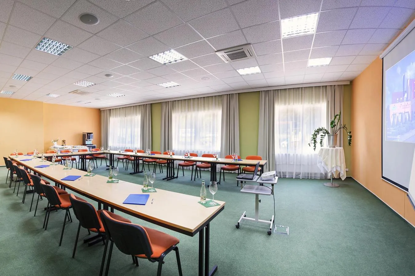 Business facilities in Hotel Benica