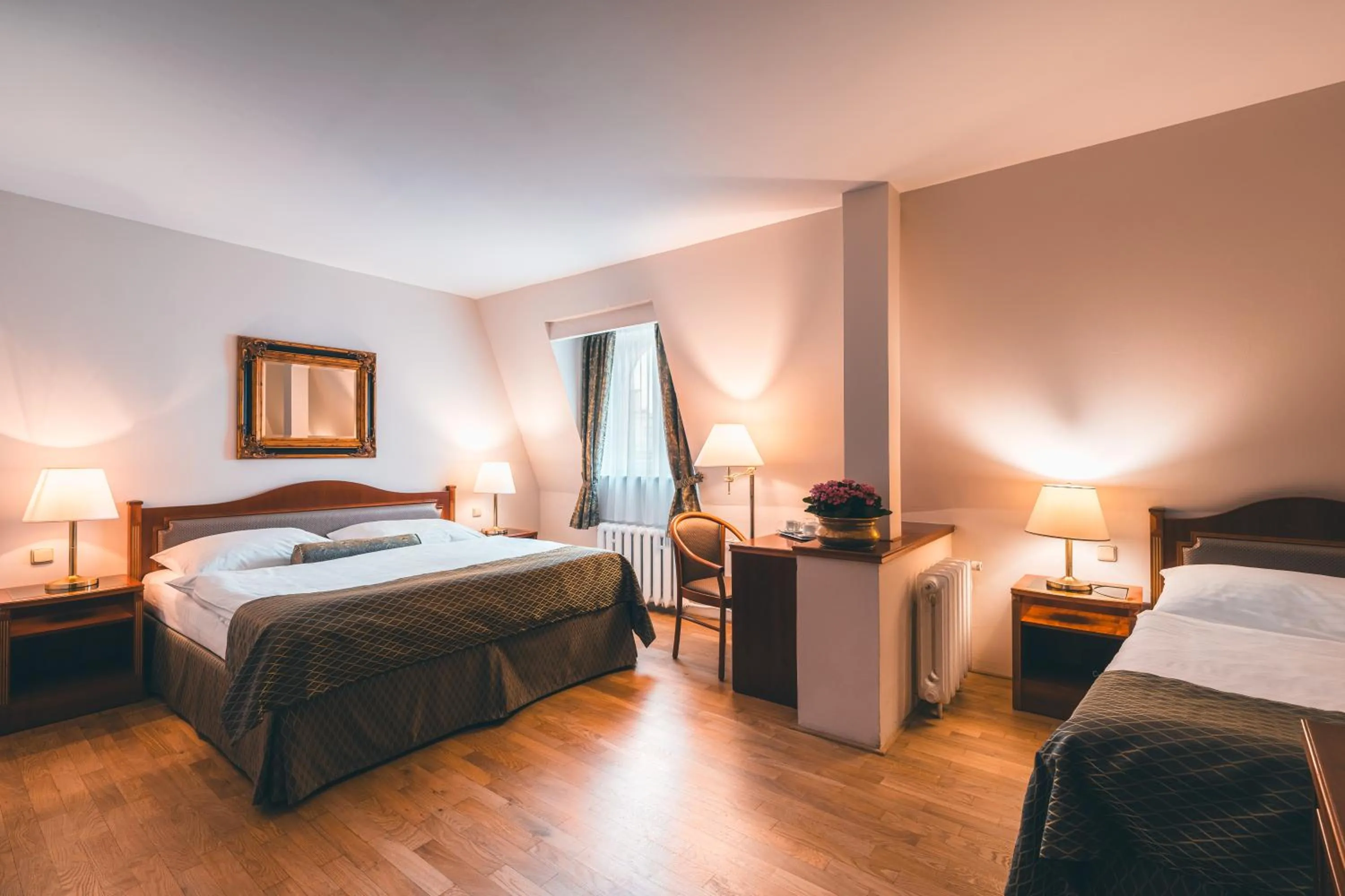 Photo of the whole room, Bed in Belvedere