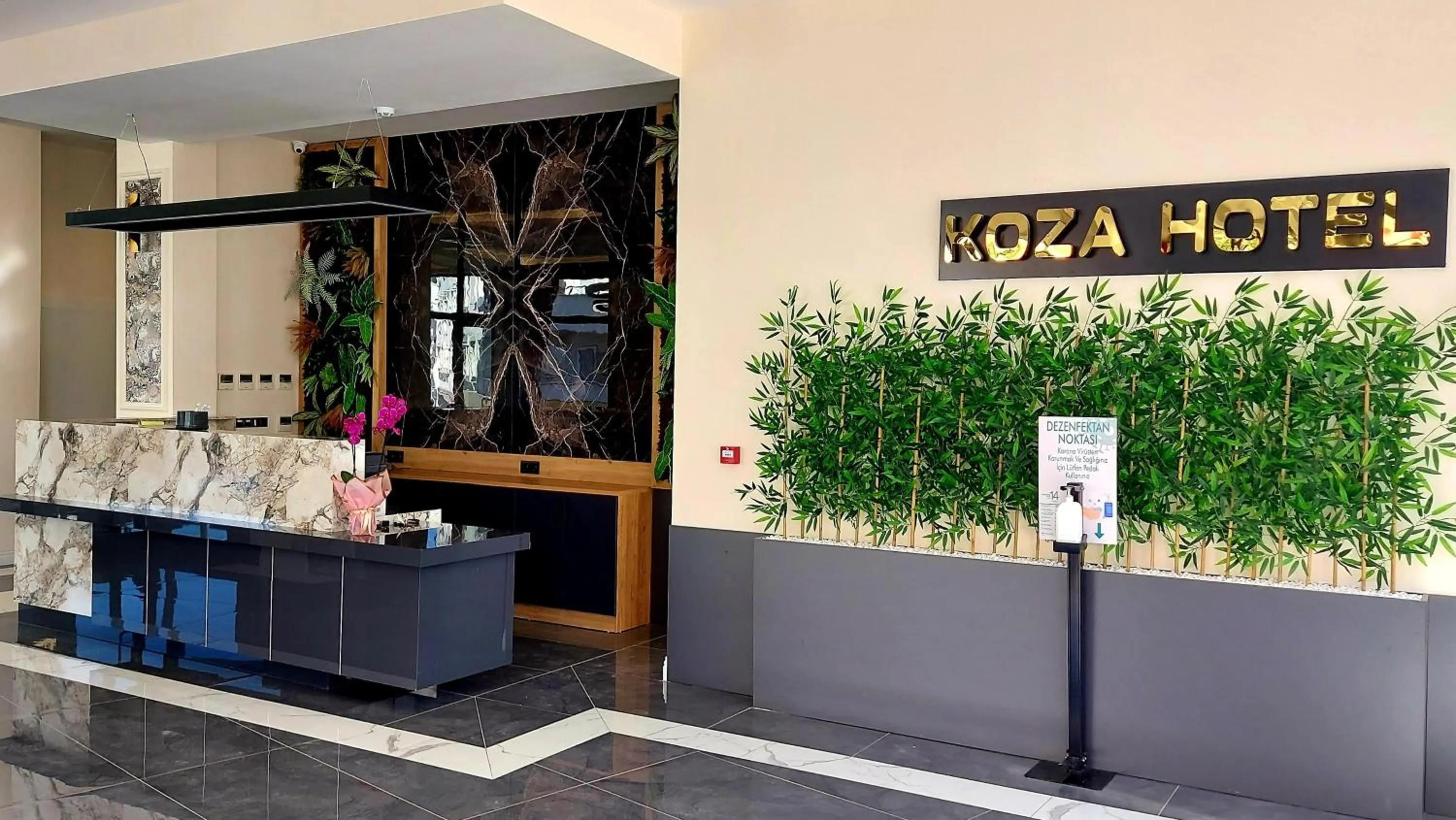 Lobby or reception in BURSA KOZA HOTEL
