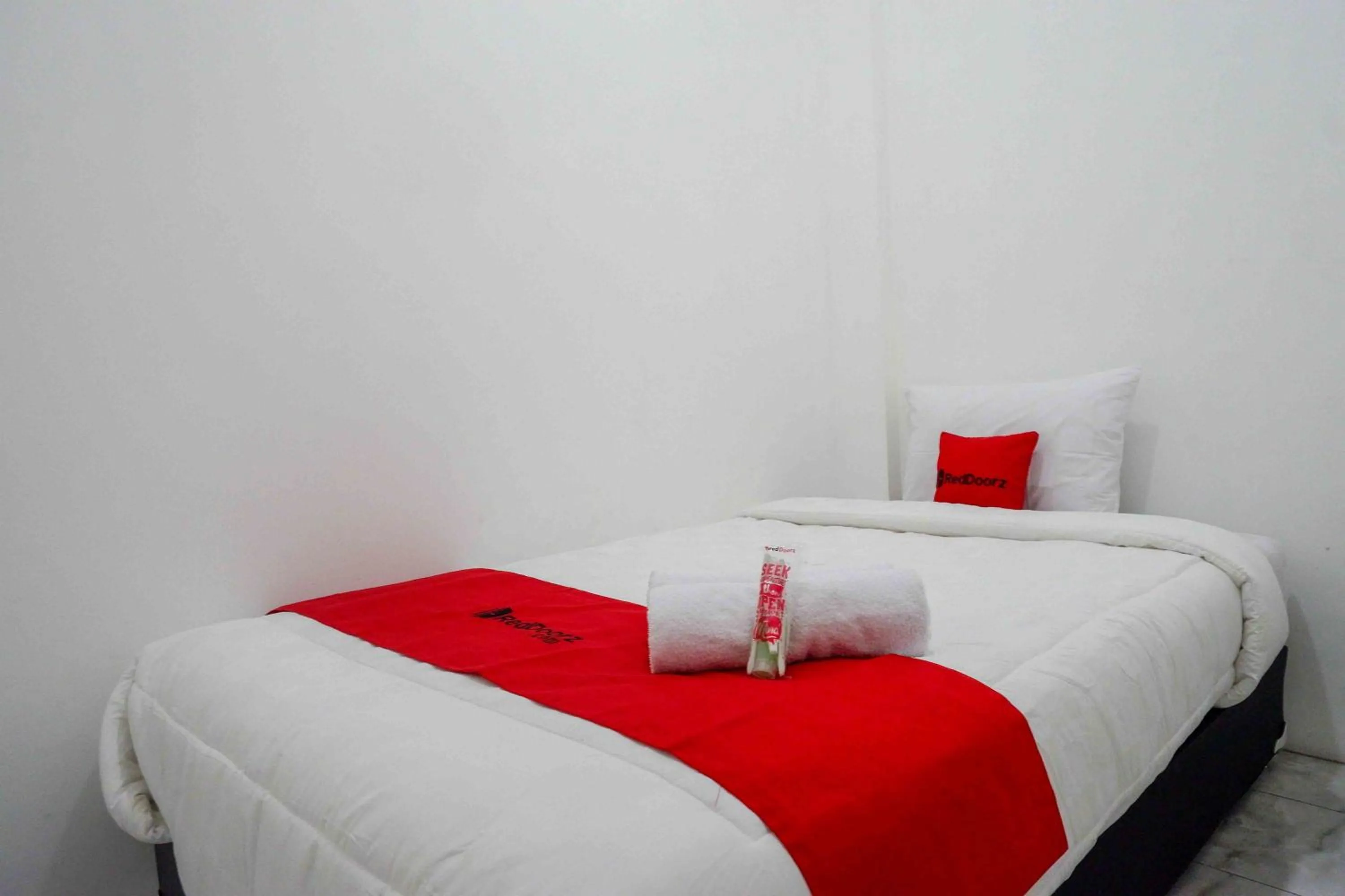 Bed in RedDoorz near GOR Jatidiri Semarang