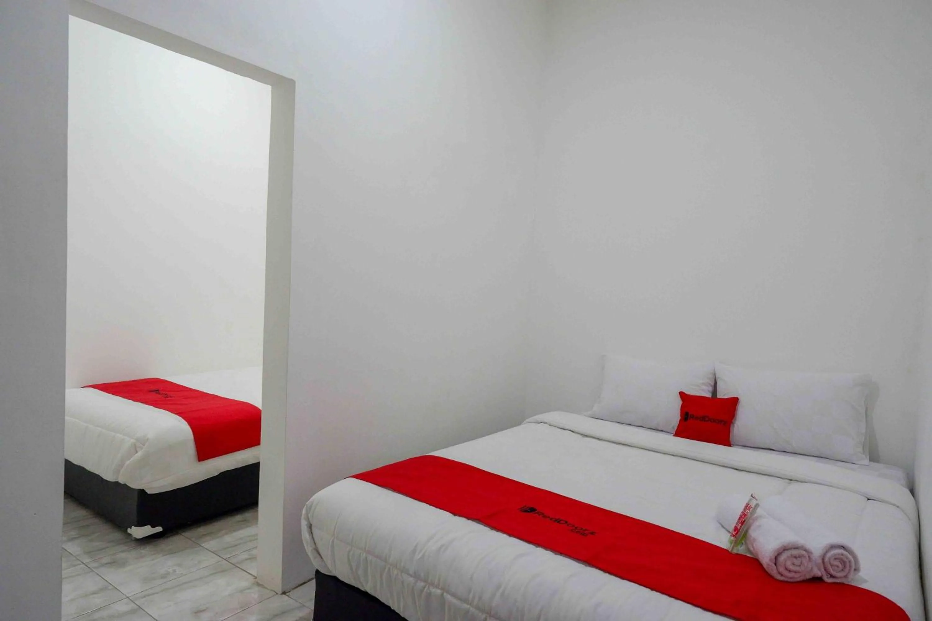 Bed in RedDoorz near GOR Jatidiri Semarang