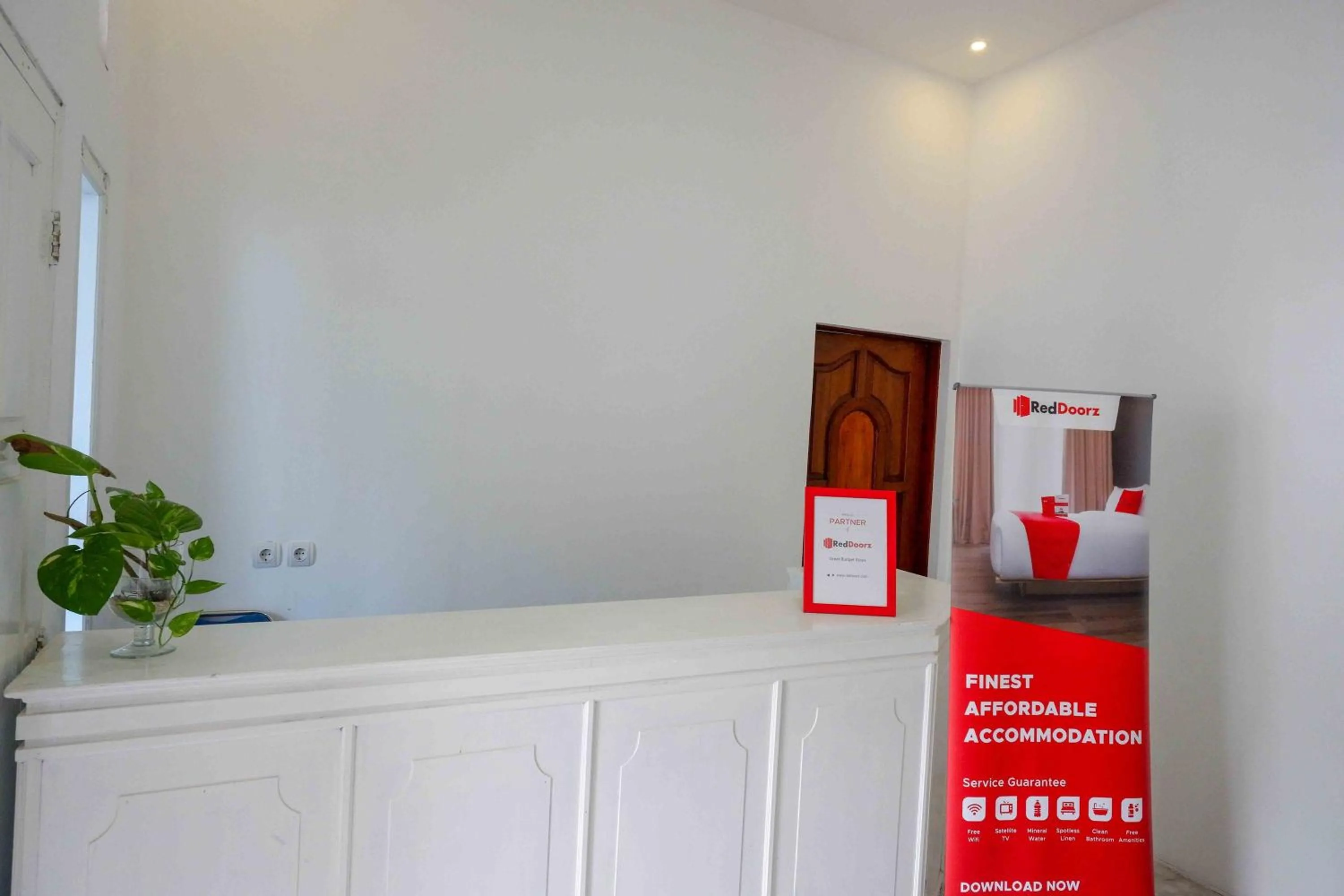 Facade/entrance in RedDoorz near GOR Jatidiri Semarang