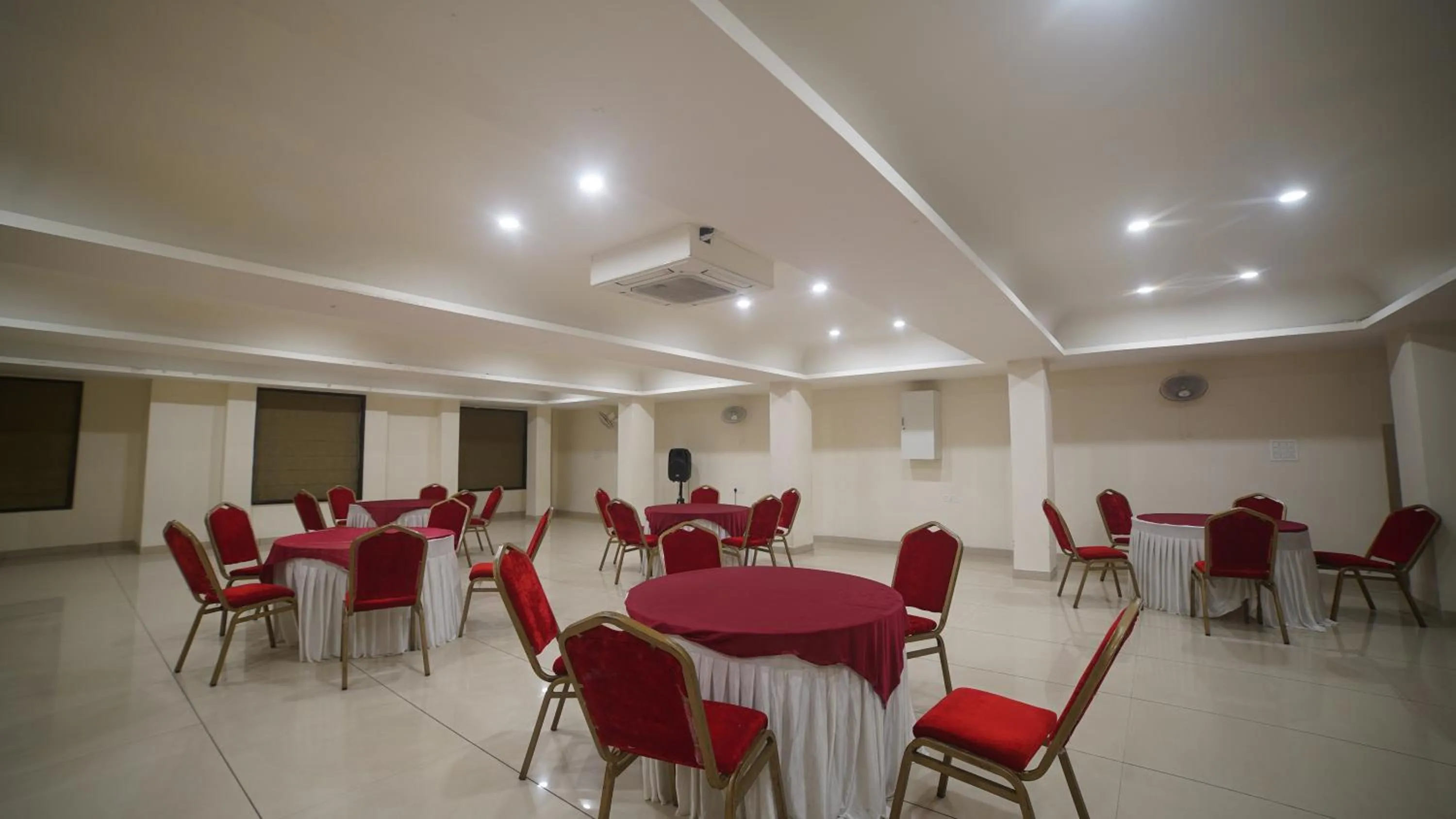 Banquet/Function facilities in Jewel Palace, Bhopal