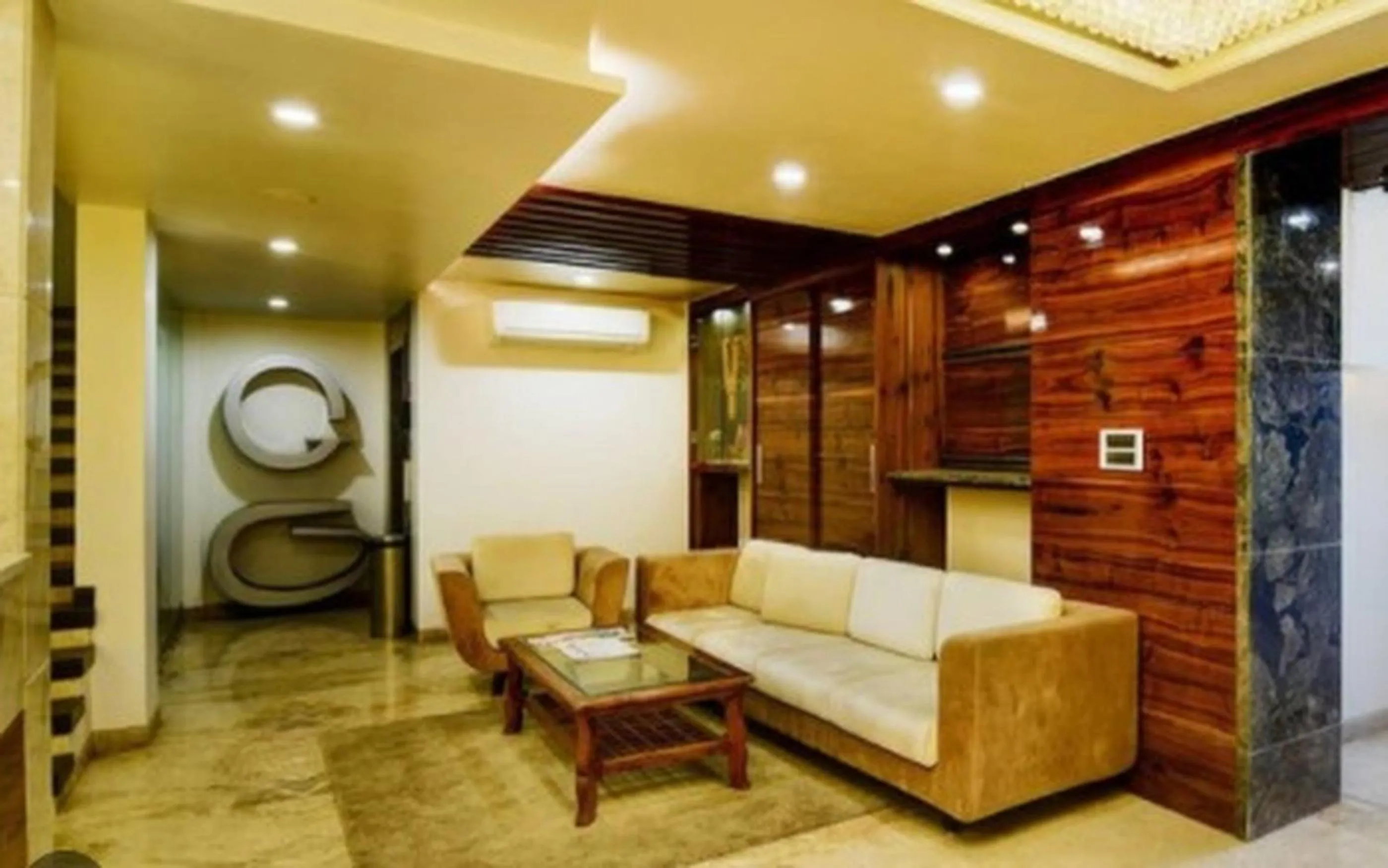 Lobby or reception in Jewel Palace, Bhopal