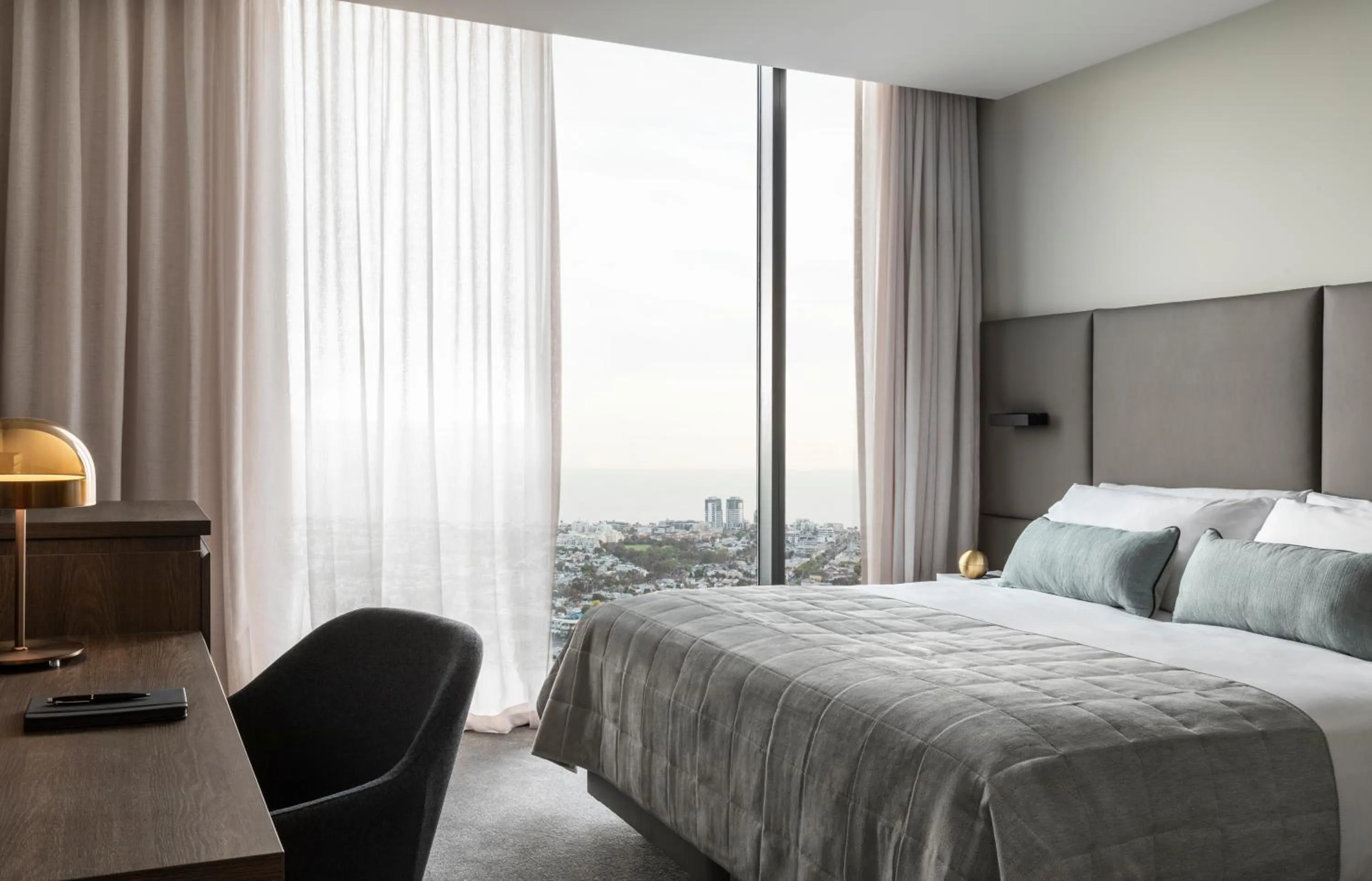 View (from property/room), Bed in Oakwood Premier Melbourne