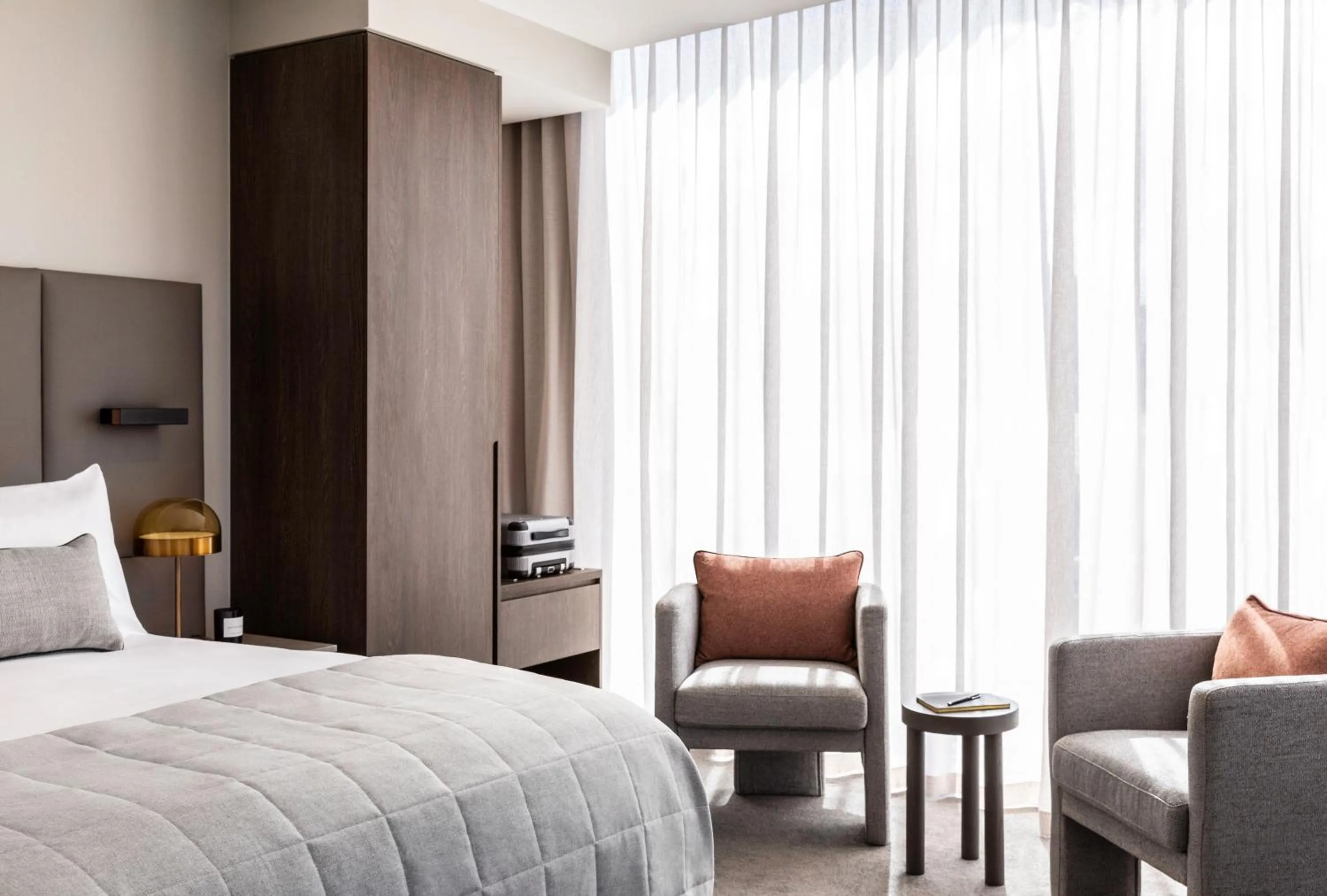 Seating area, Bed in Oakwood Premier Melbourne