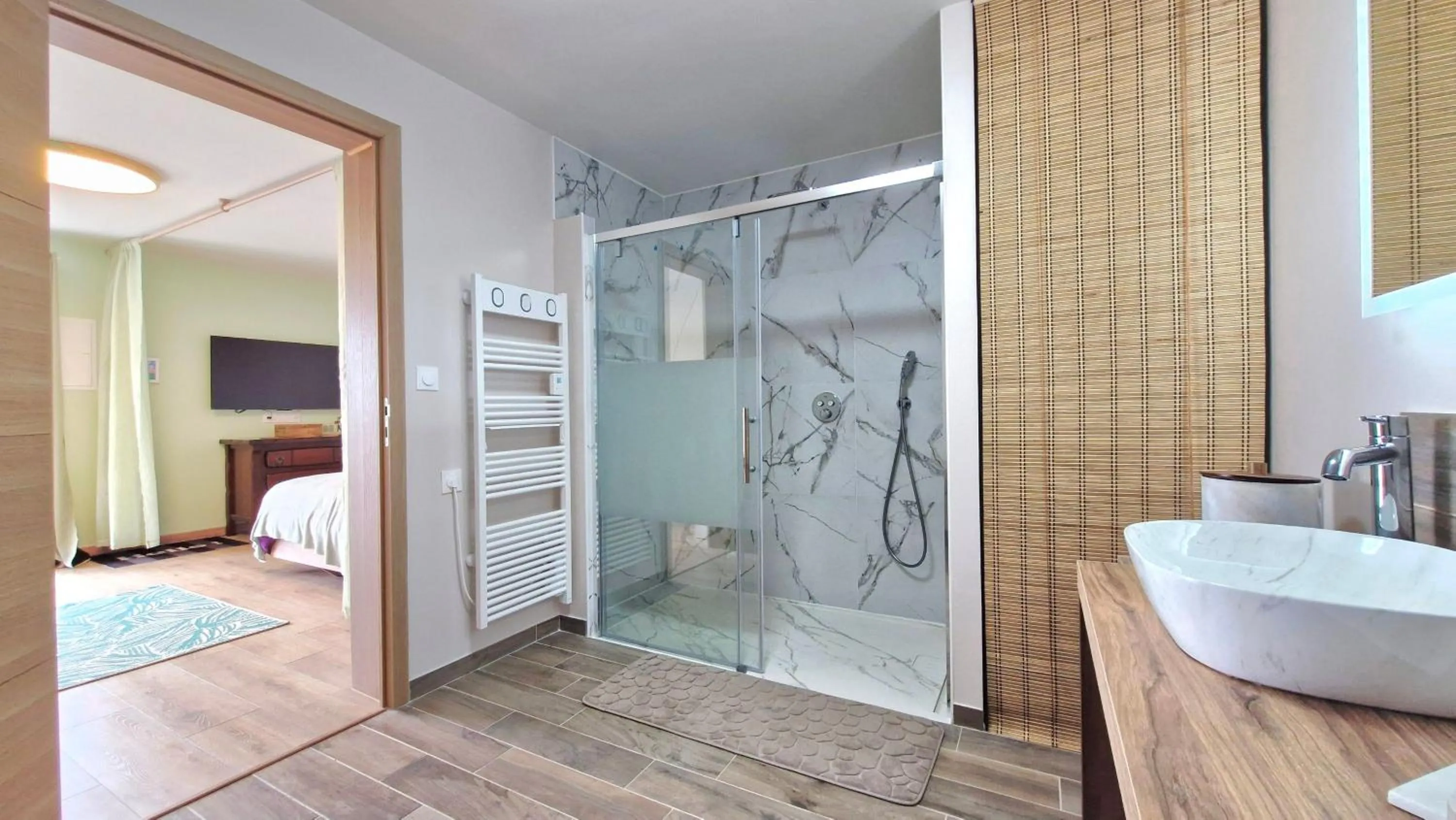 Shower, Bed in La Lisière du Morvan