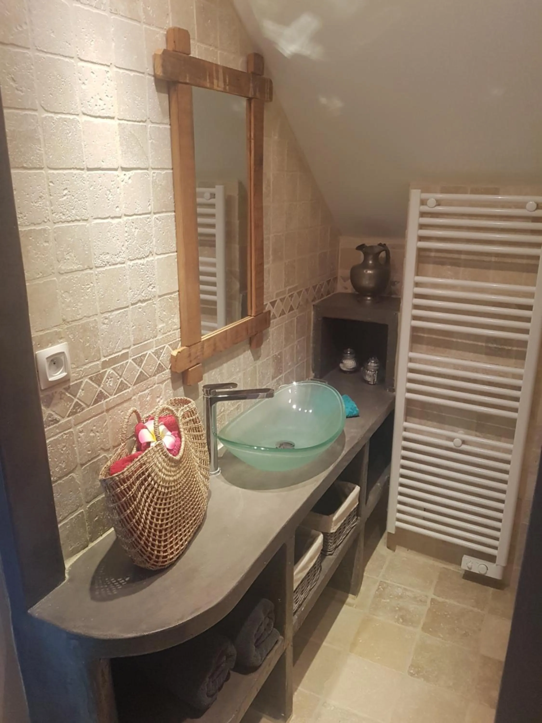 Bathroom in La Lisière du Morvan