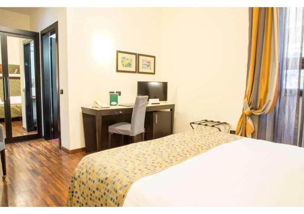 Photo of the whole room, Bed in Residenza Mecenate