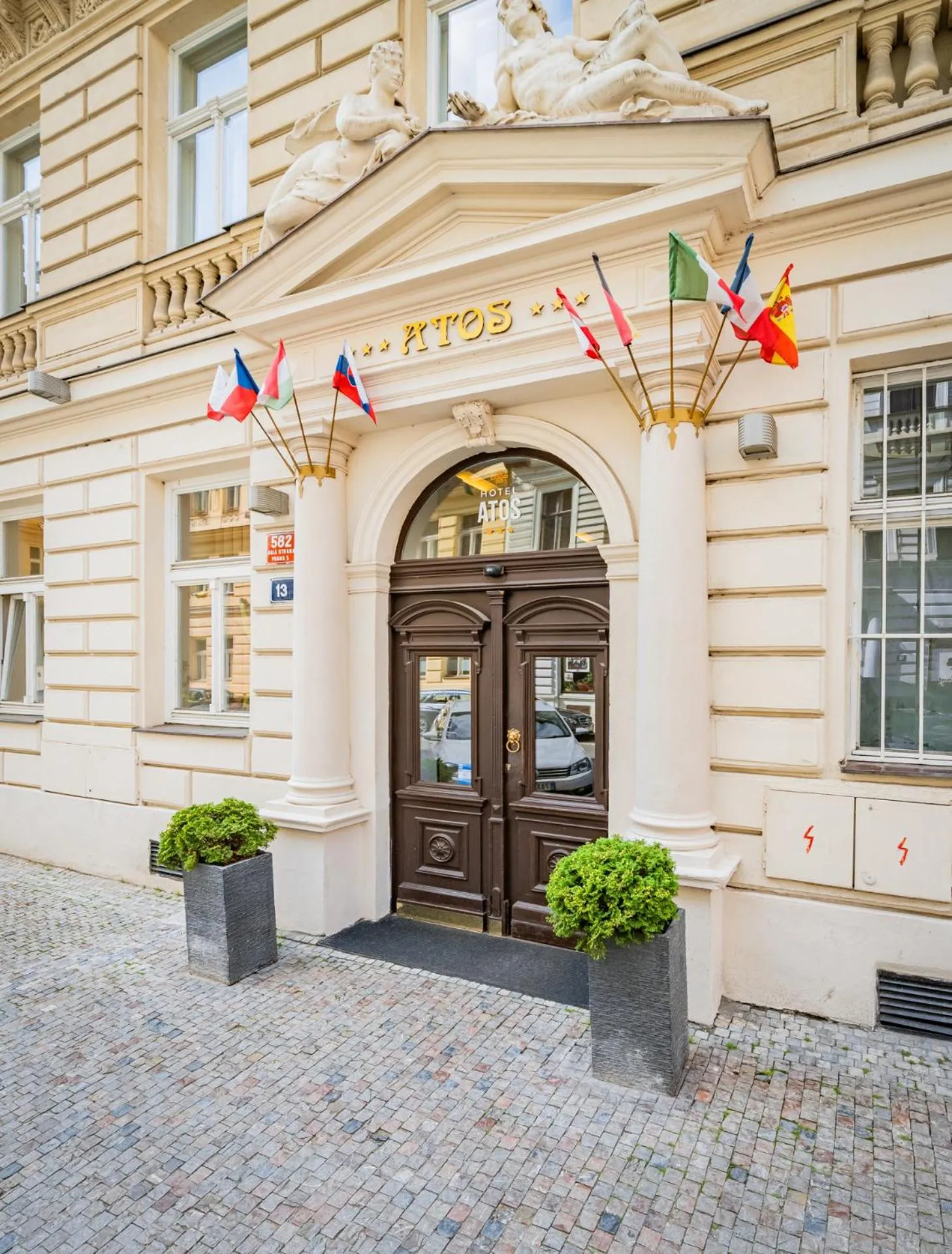 Facade/entrance in Hotel Atos