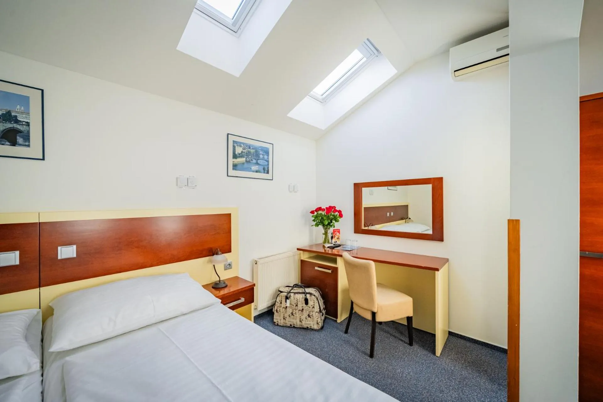 Seating area, Bed in Hotel Atos