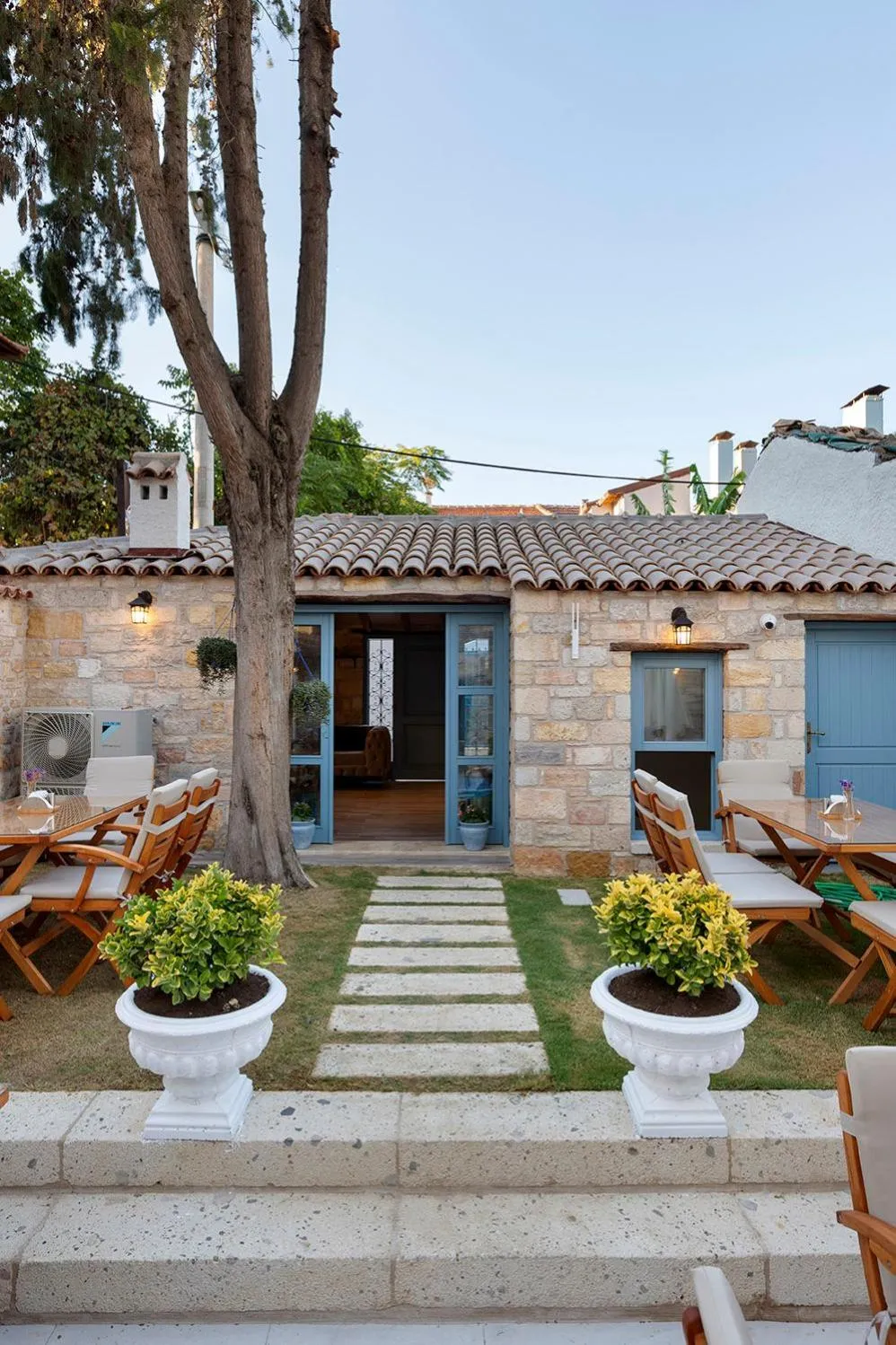 Facade/entrance in EFLIN HAUS Historical Place & Monument