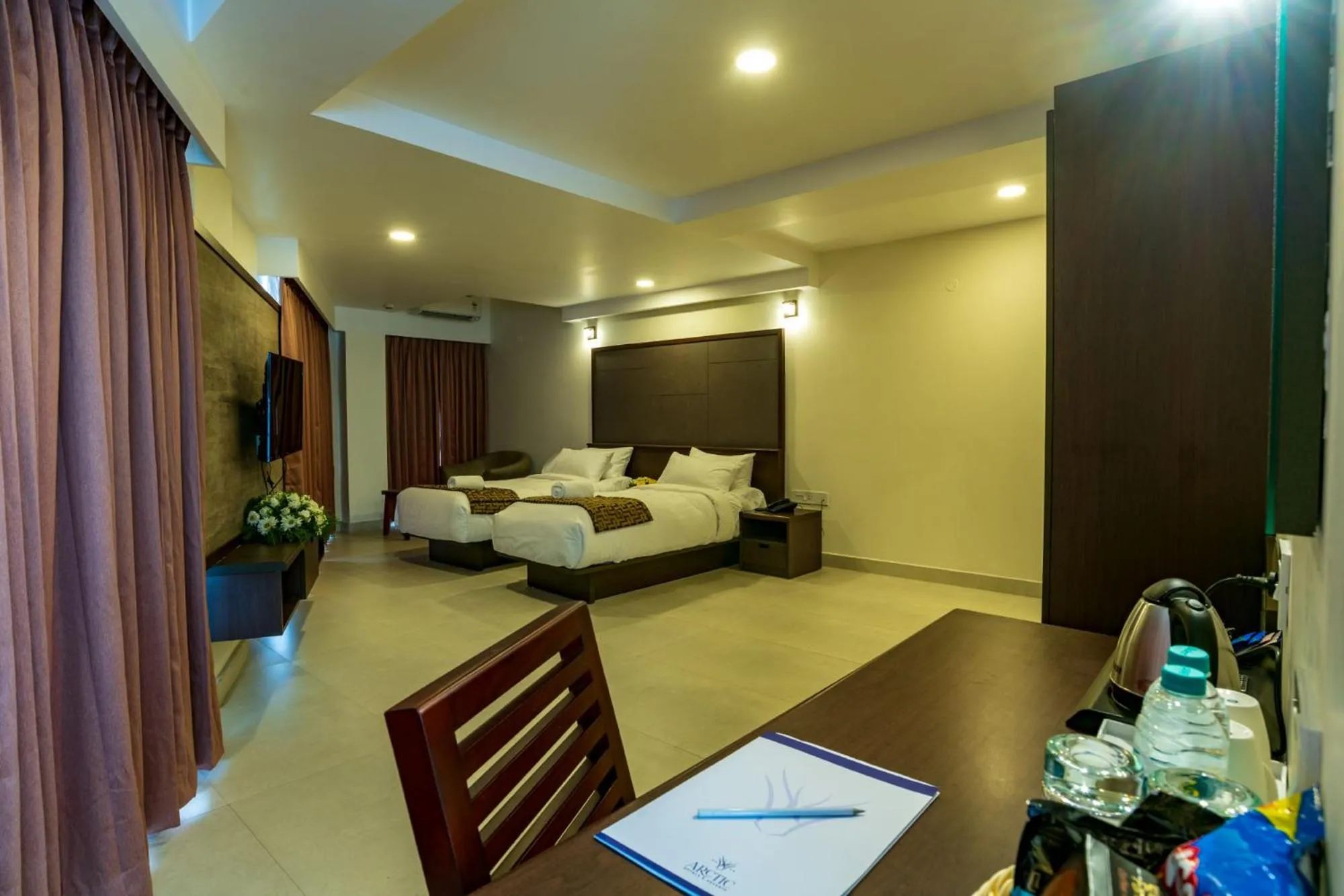 Bedroom, Bed in Arctic Hotel