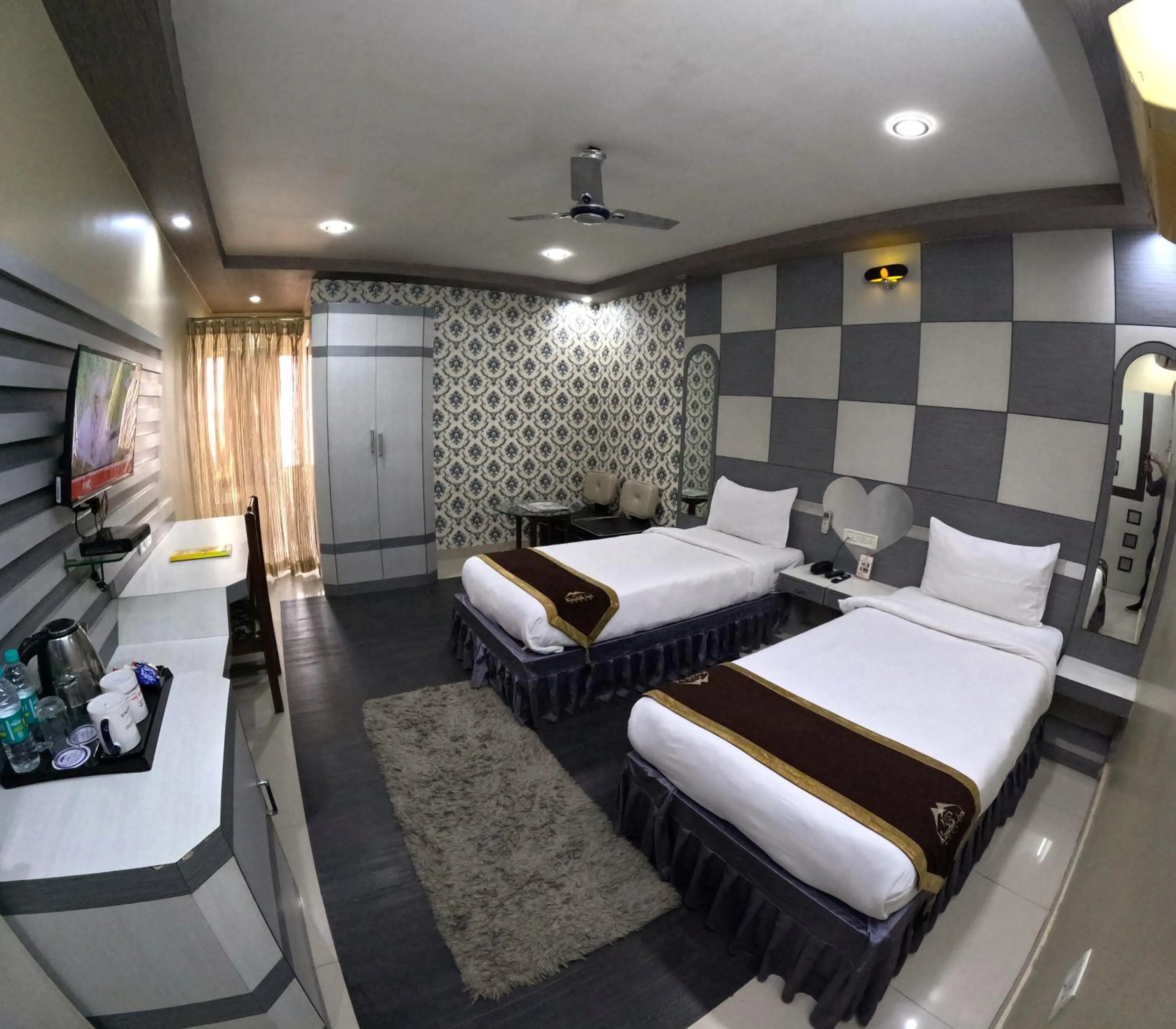 TV and multimedia, Bed in Hotel Grand Corporate