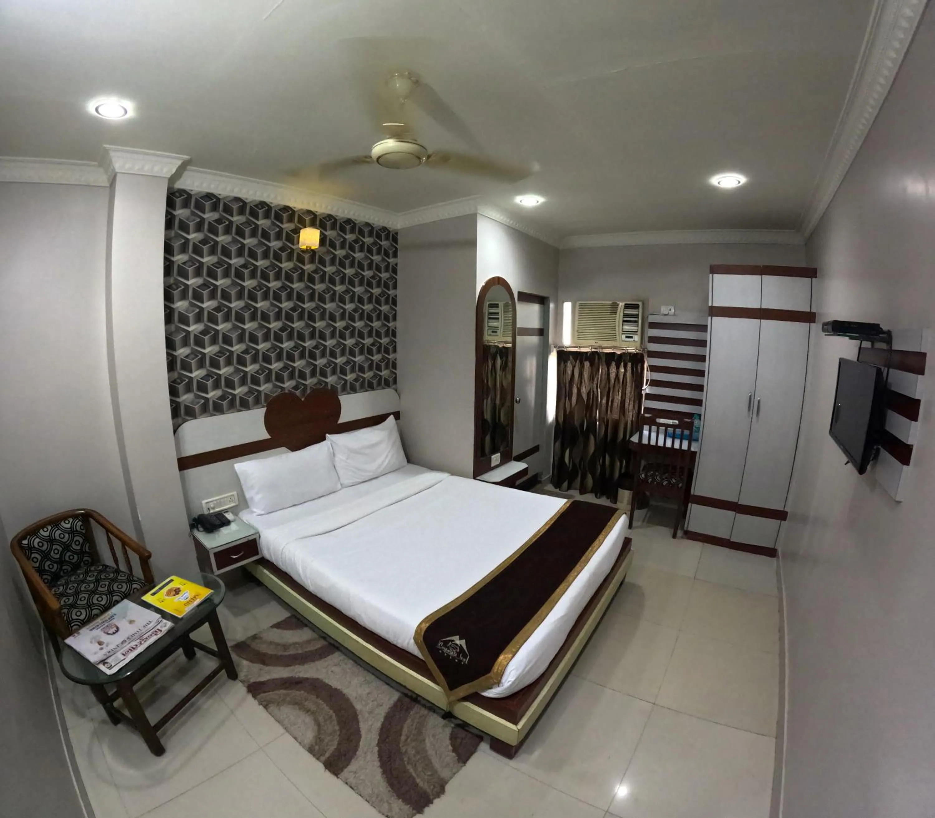 Property building, Bed in Hotel Grand Corporate