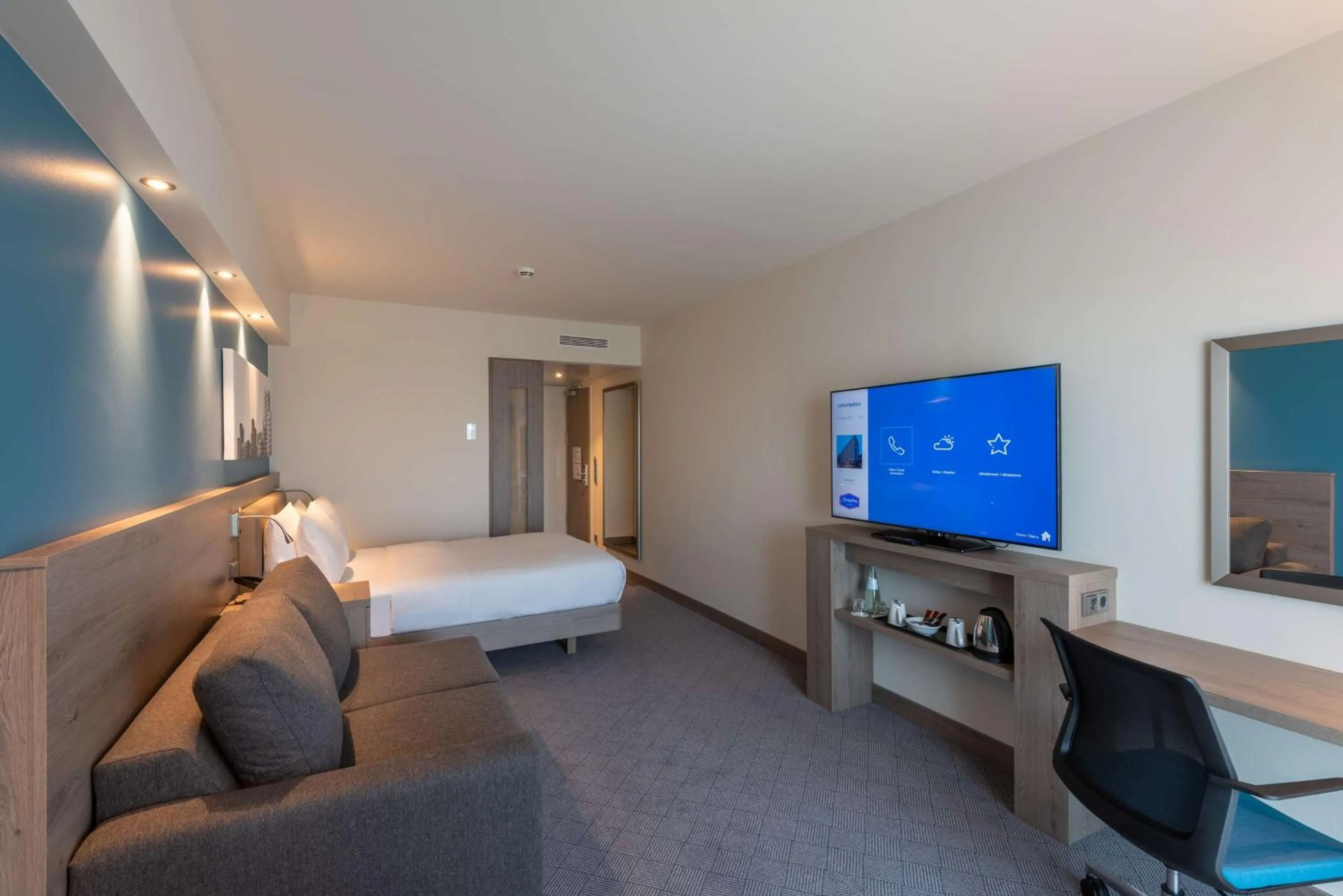 Bedroom, Bed in Hampton by Hilton Düsseldorf City Centre