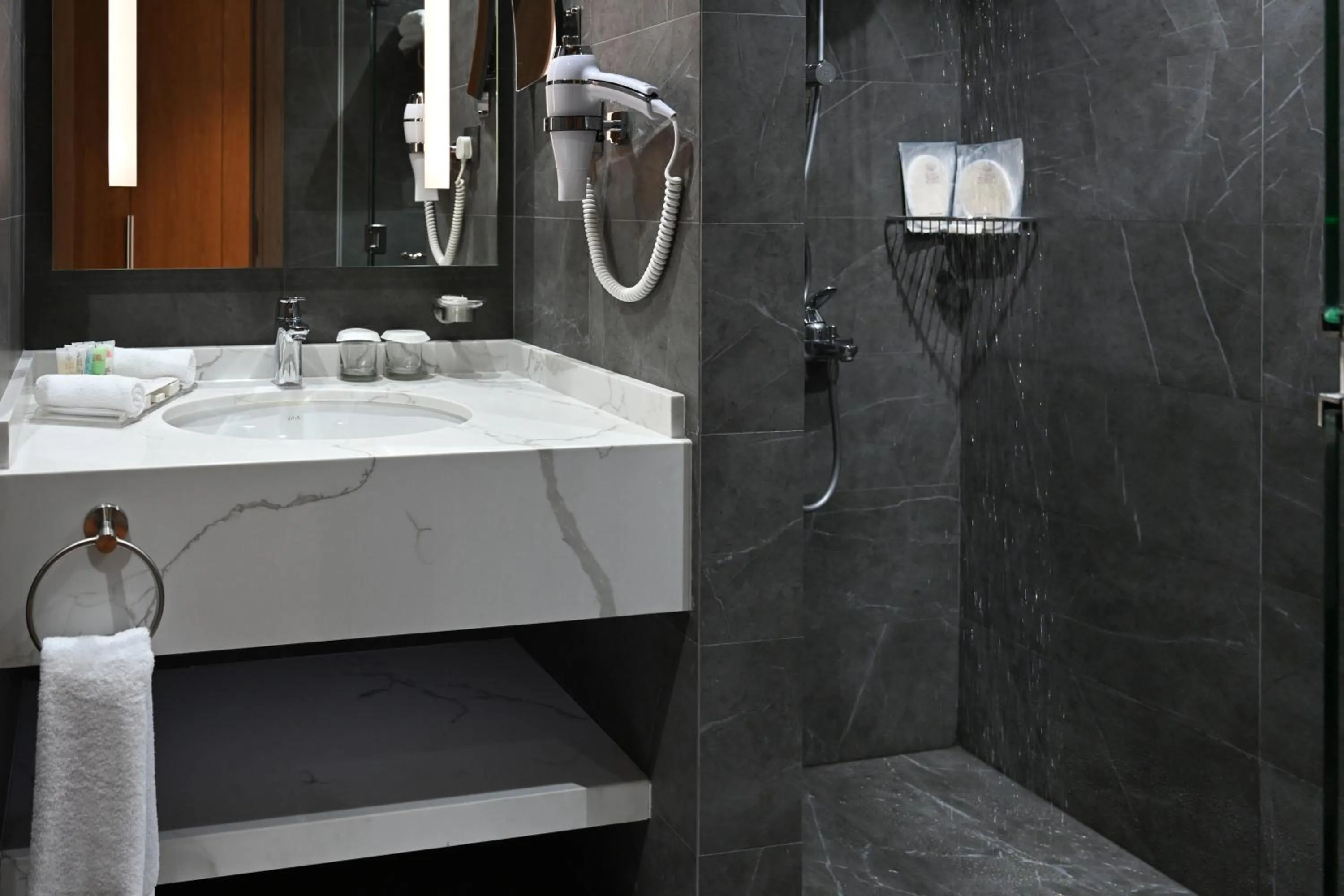 Bathroom in Clarion Hotel Jeddah Airport