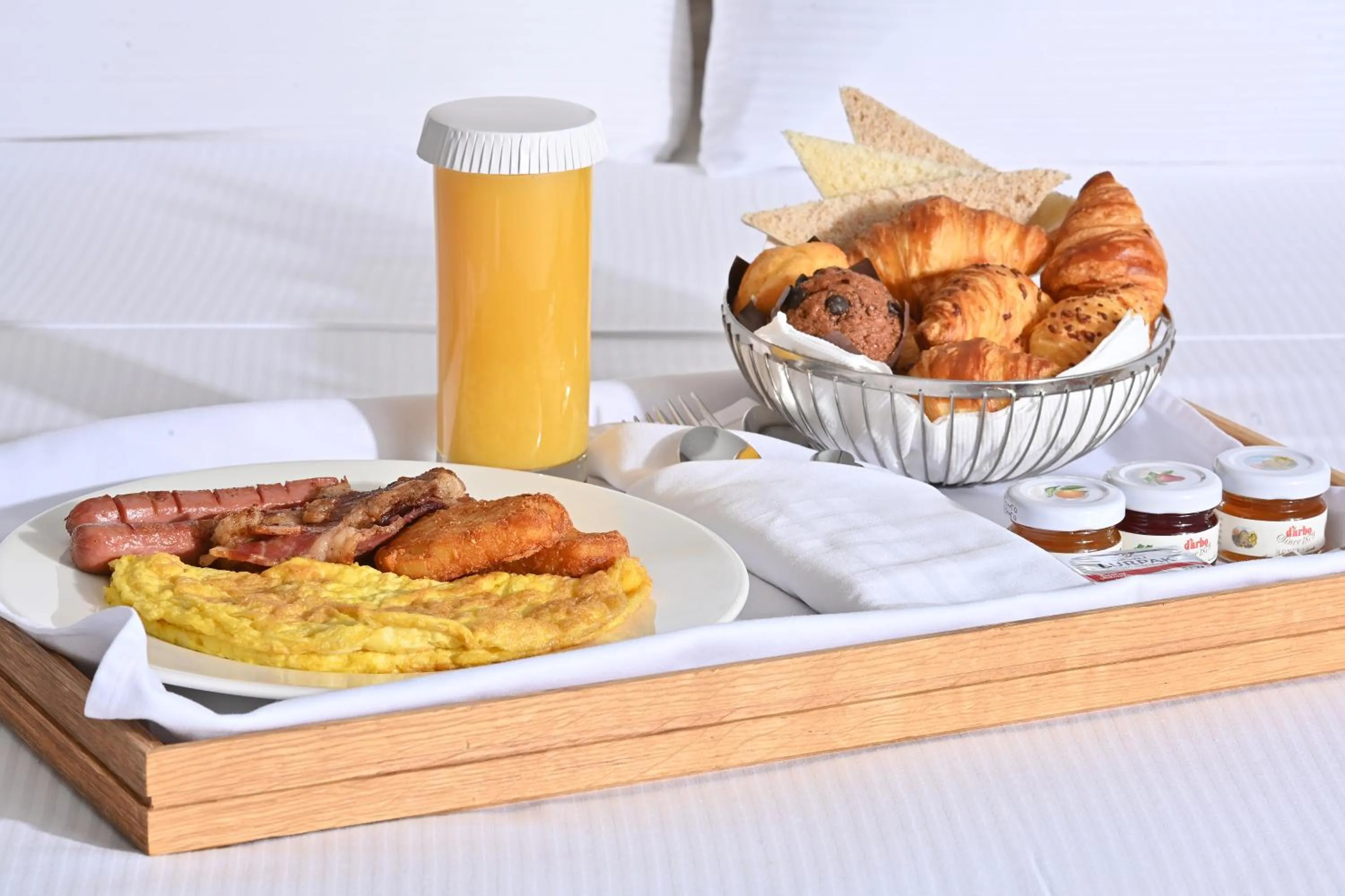 room service in Clarion Hotel Jeddah Airport