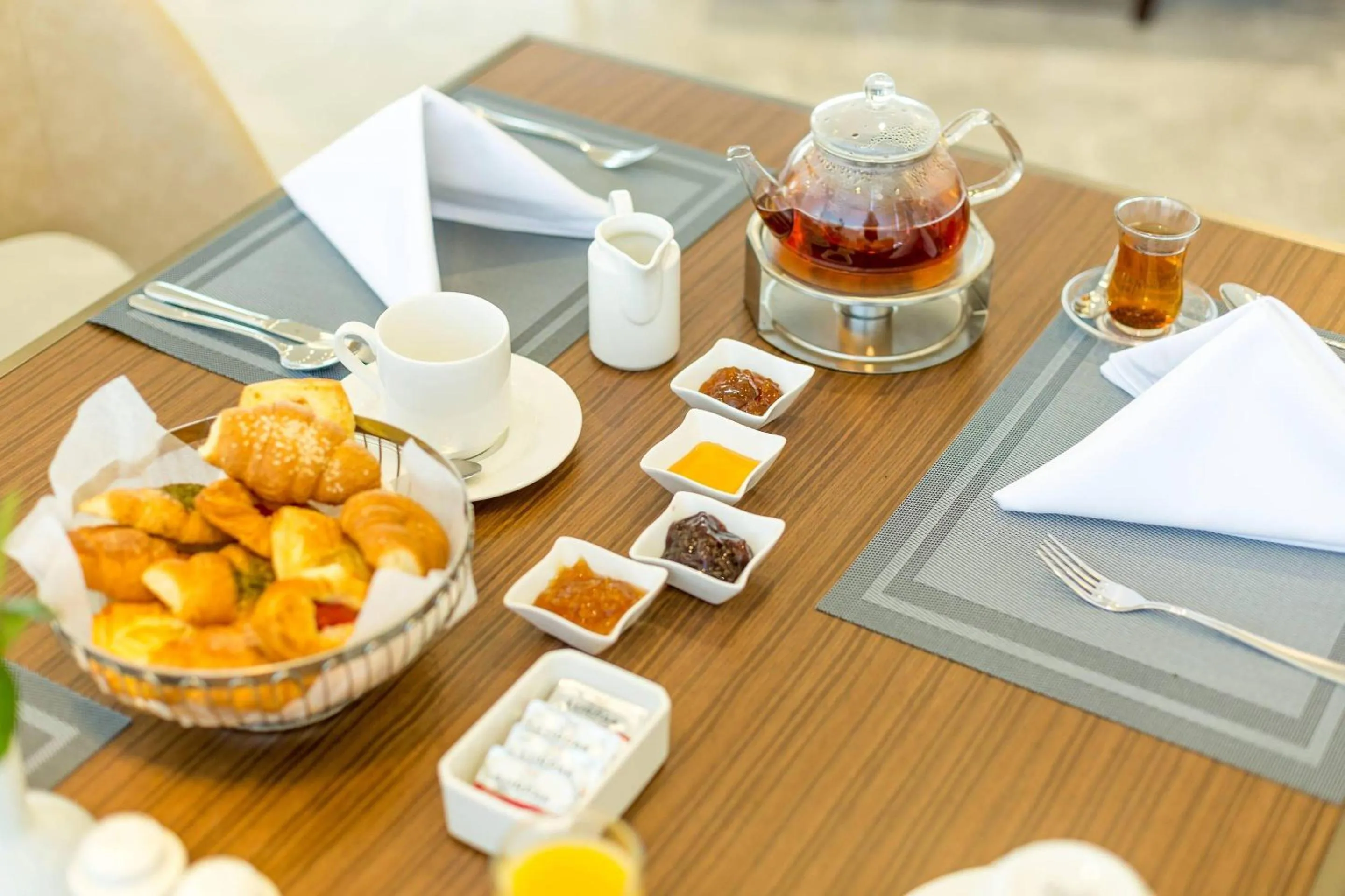 Breakfast in Clarion Hotel Jeddah Airport