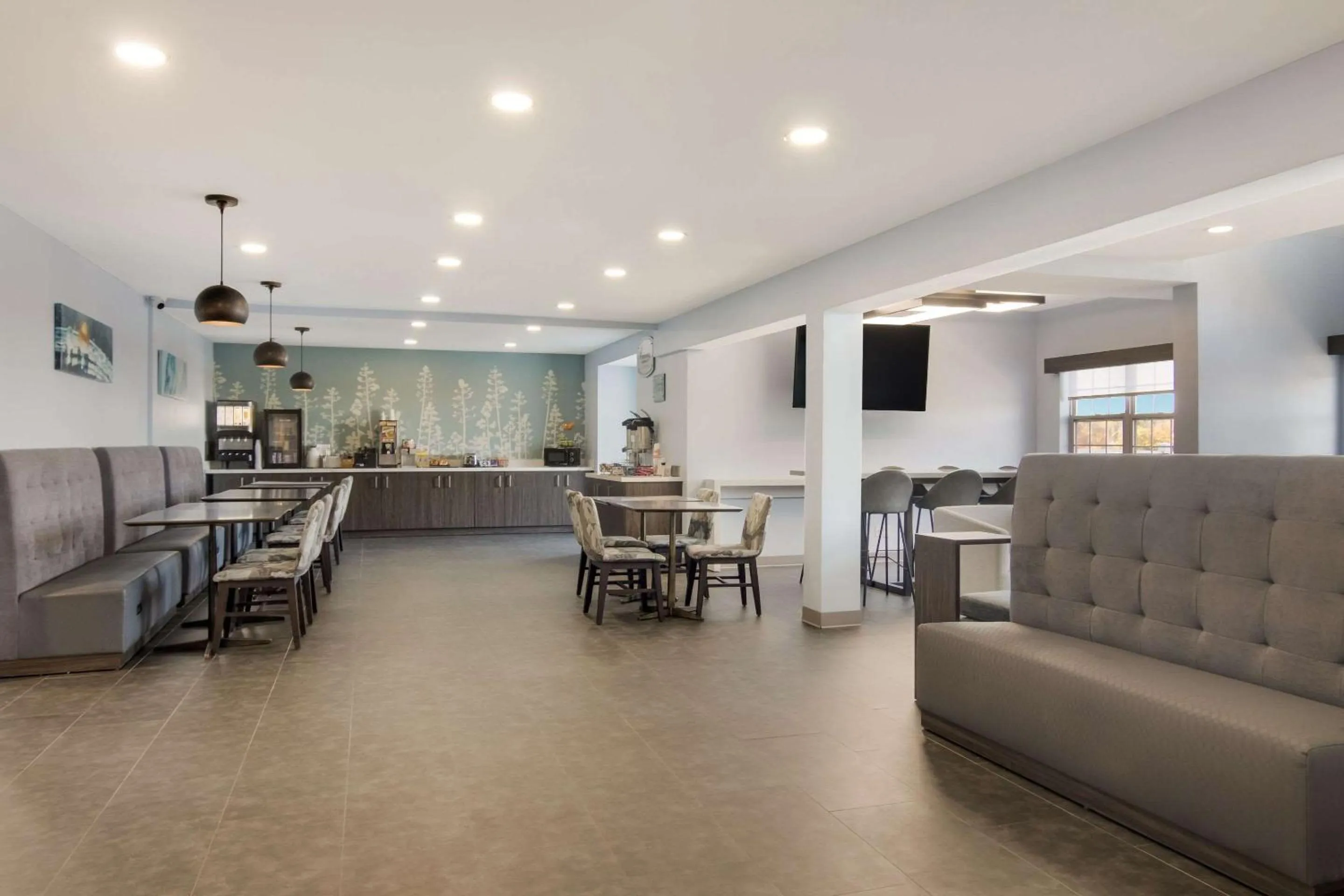 Breakfast in MainStay Suites Clarion, PA near I-80