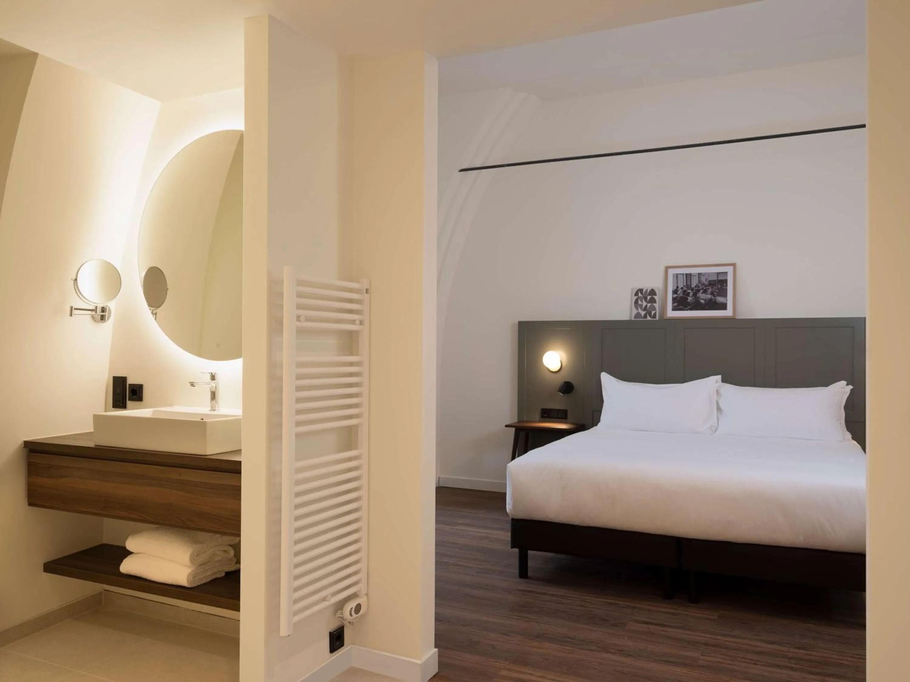 Bed in DoubleTree by Hilton Sittard