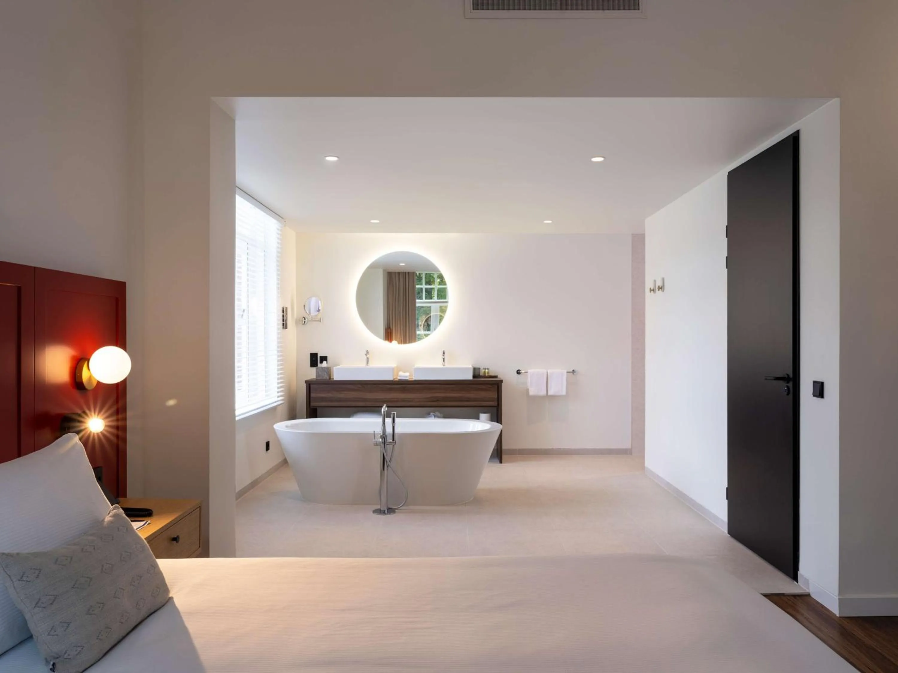 Bathroom, Bed in DoubleTree by Hilton Sittard