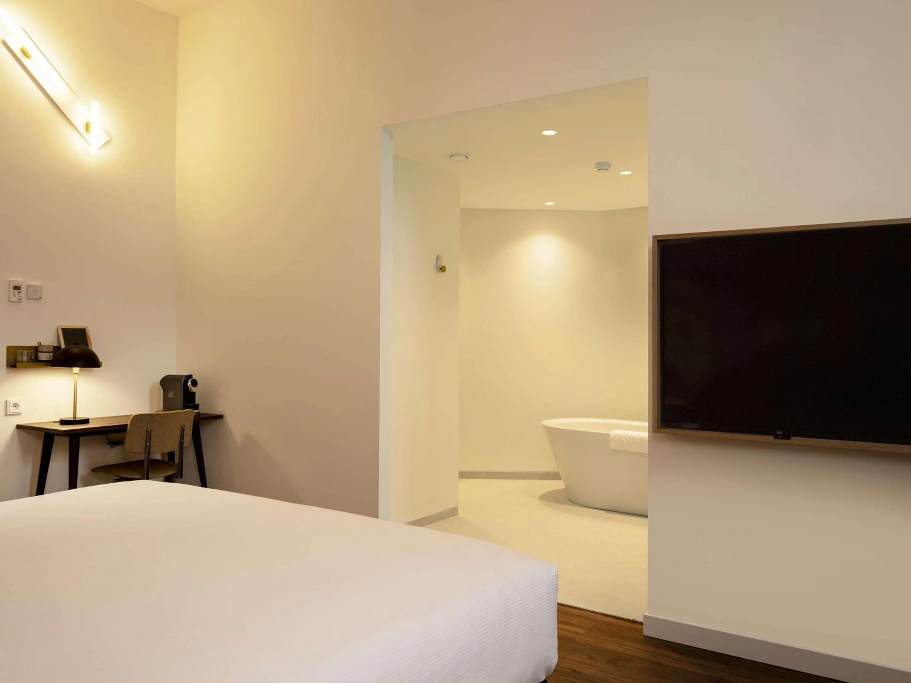 Bed in DoubleTree by Hilton Sittard