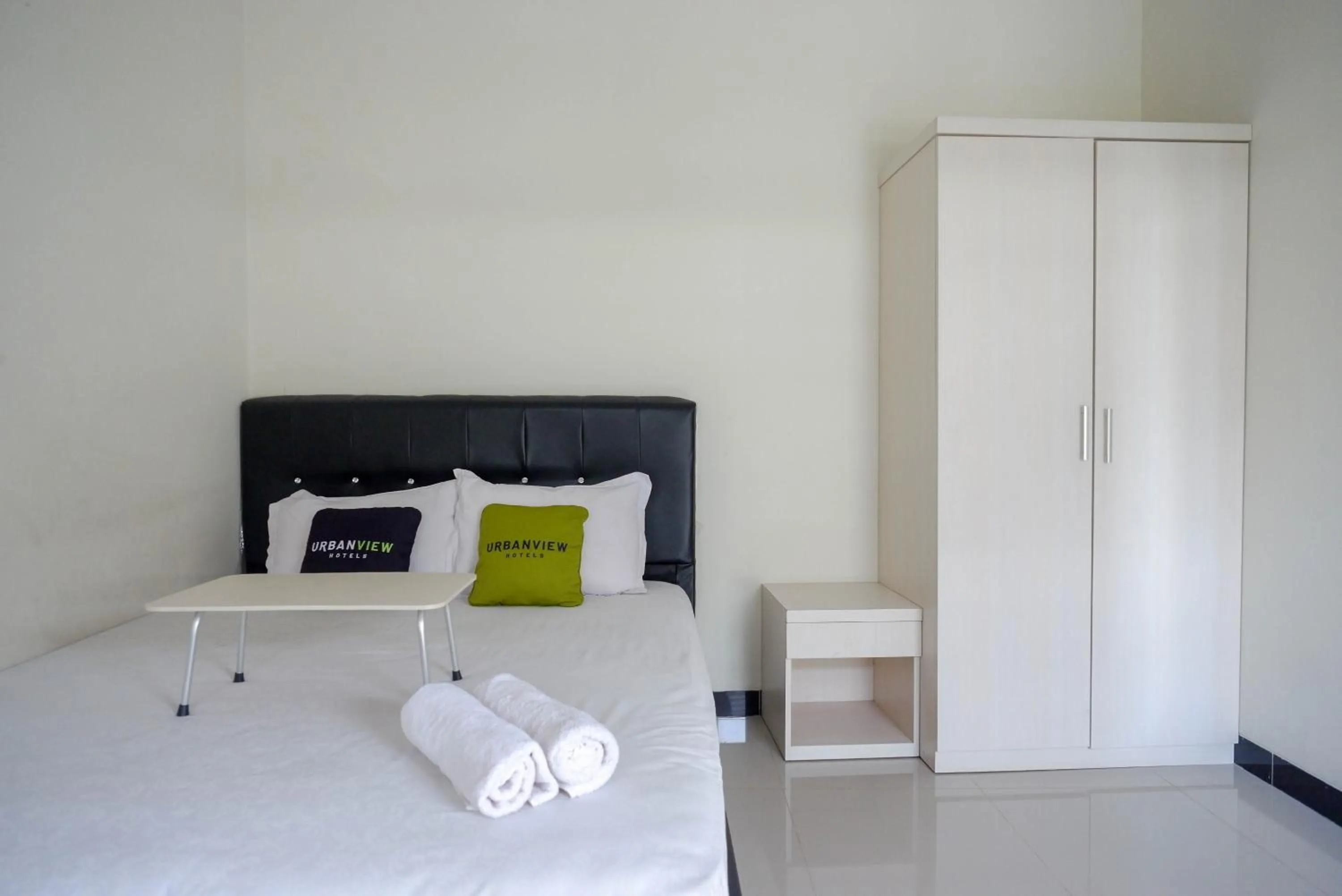 Bedroom, Bed in Urbanview Hotel Syariah Casa Azmya Yogyakarta by RedDoorz