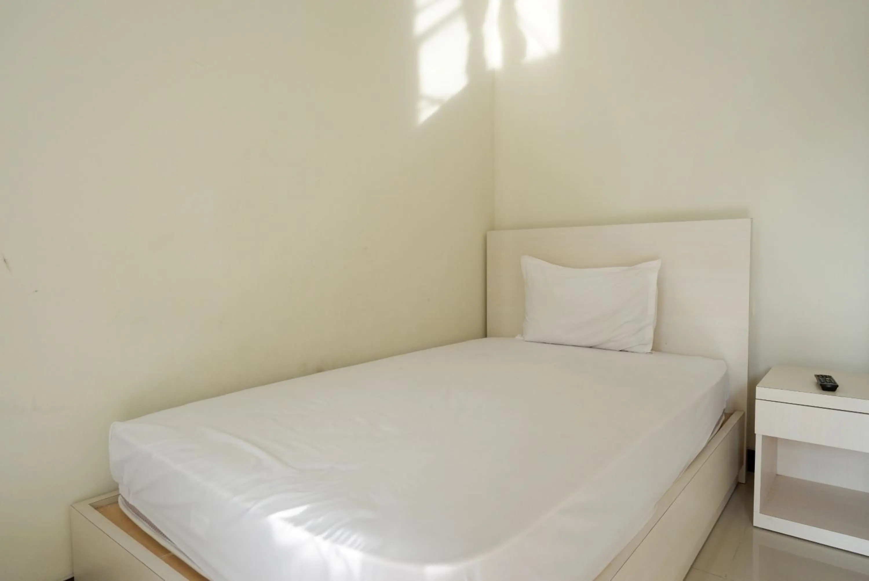 Bedroom, Bed in Urbanview Hotel Syariah Casa Azmya Yogyakarta by RedDoorz