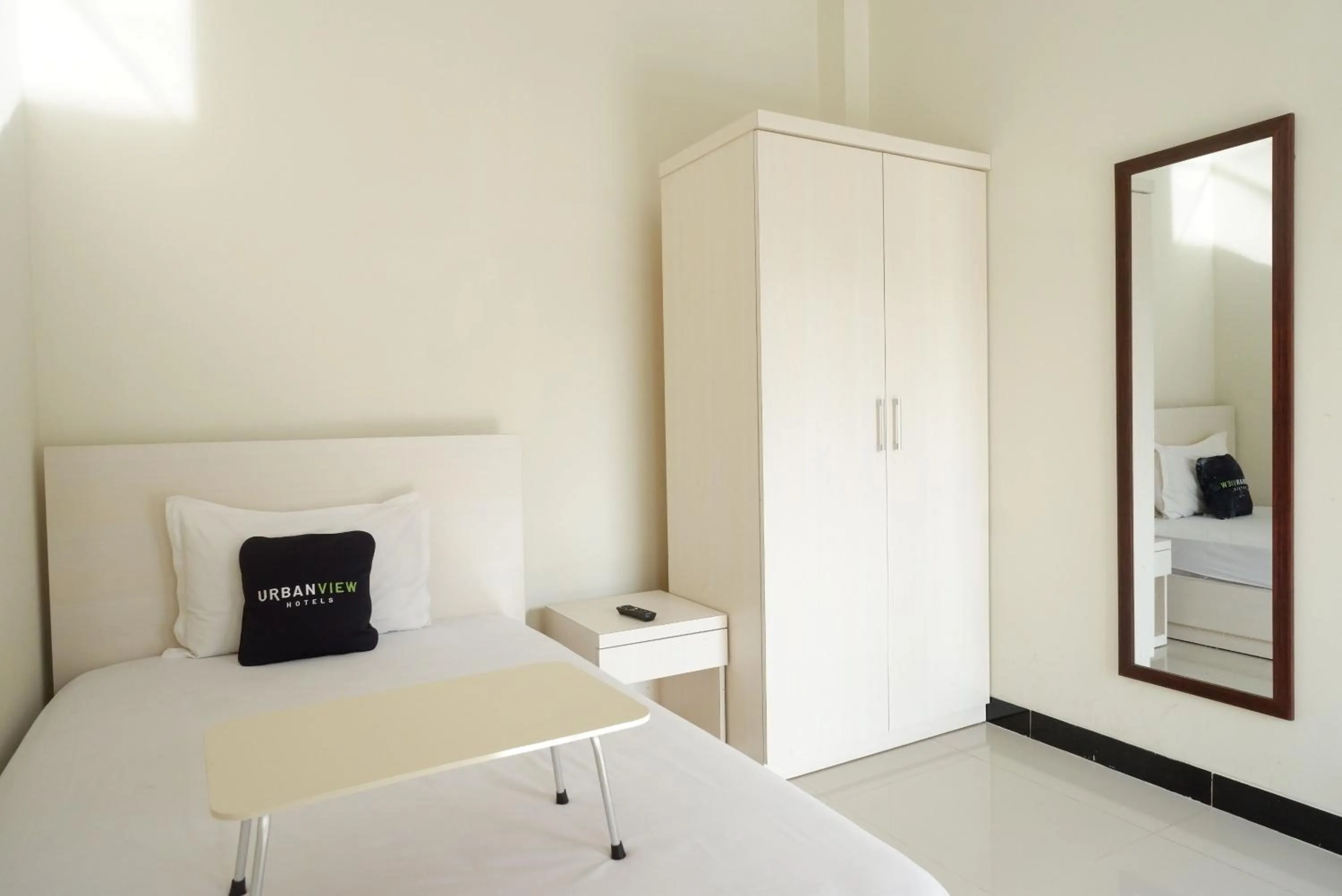 Bedroom, Bed in Urbanview Hotel Syariah Casa Azmya Yogyakarta by RedDoorz