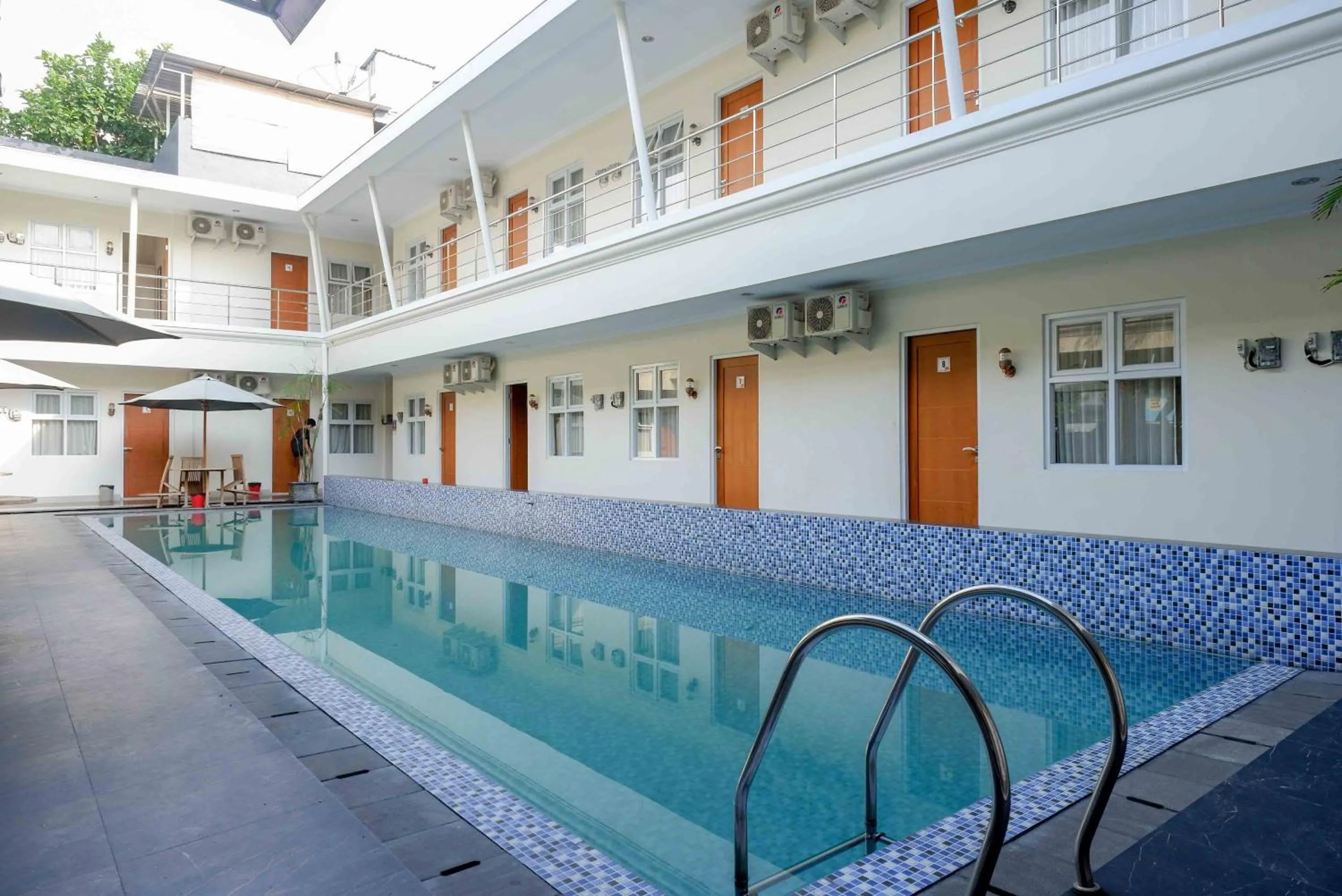 Swimming pool in Urbanview Hotel Syariah Casa Azmya Yogyakarta by RedDoorz