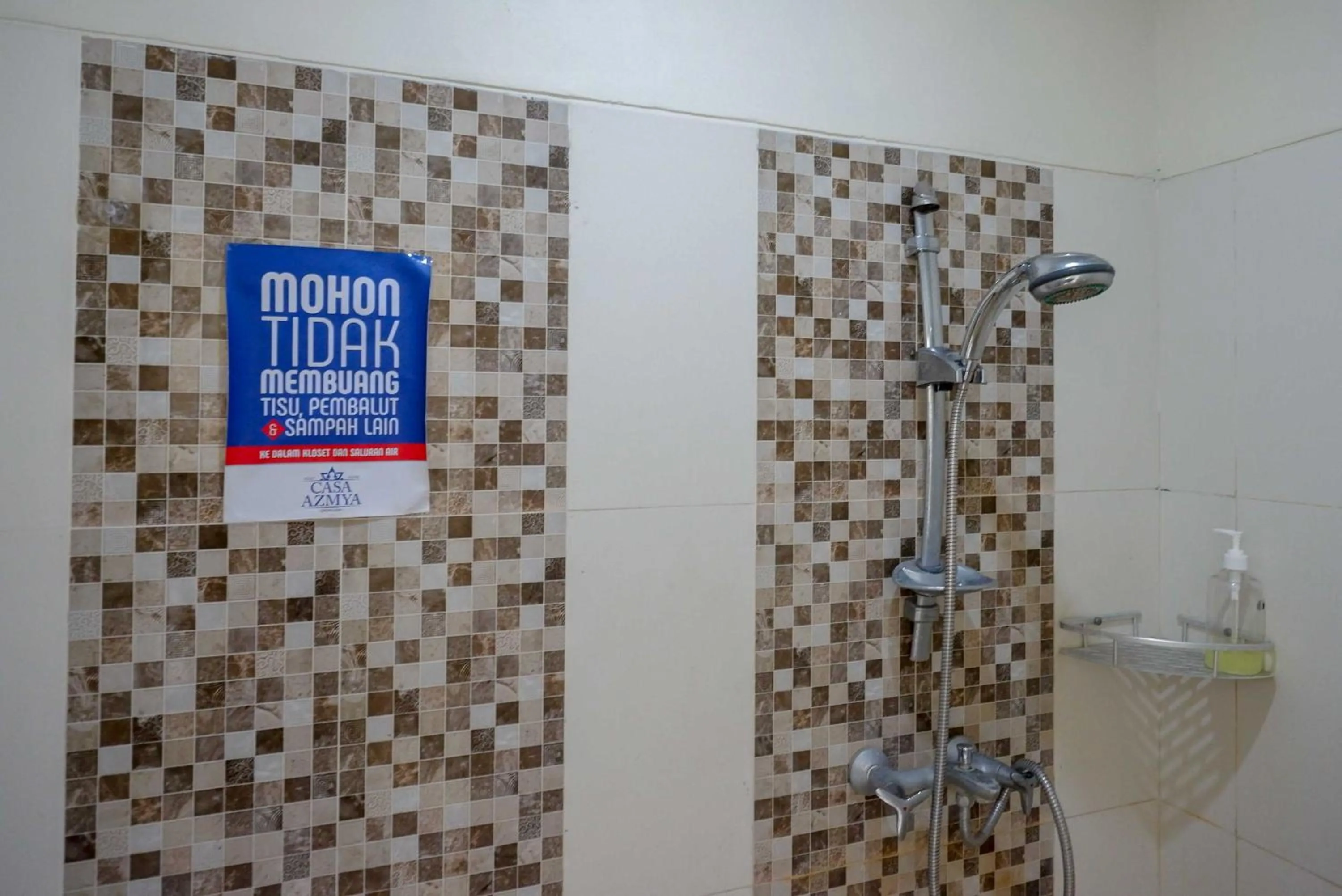 Bathroom in Urbanview Hotel Syariah Casa Azmya Yogyakarta by RedDoorz