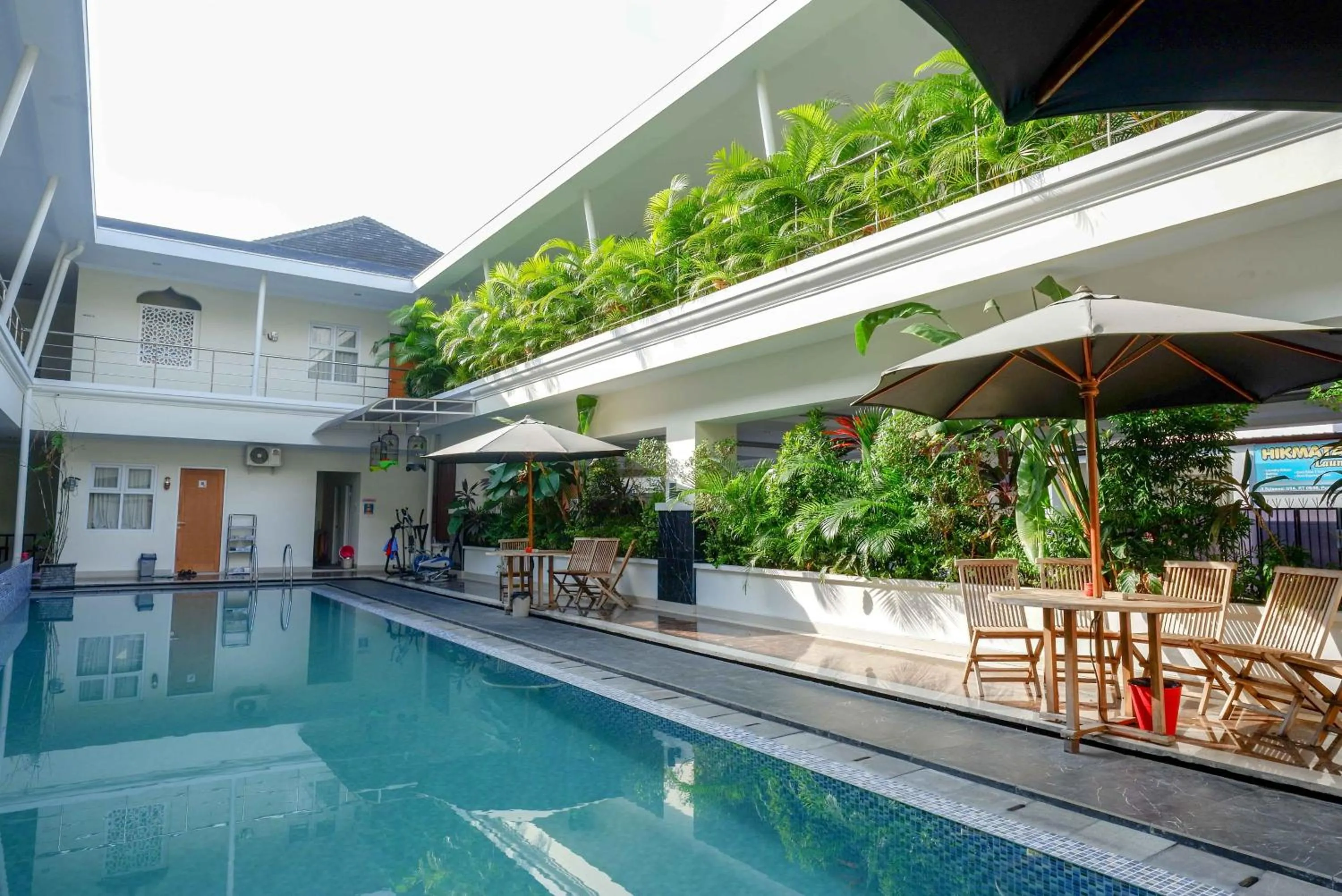 Swimming pool in Urbanview Hotel Syariah Casa Azmya Yogyakarta by RedDoorz