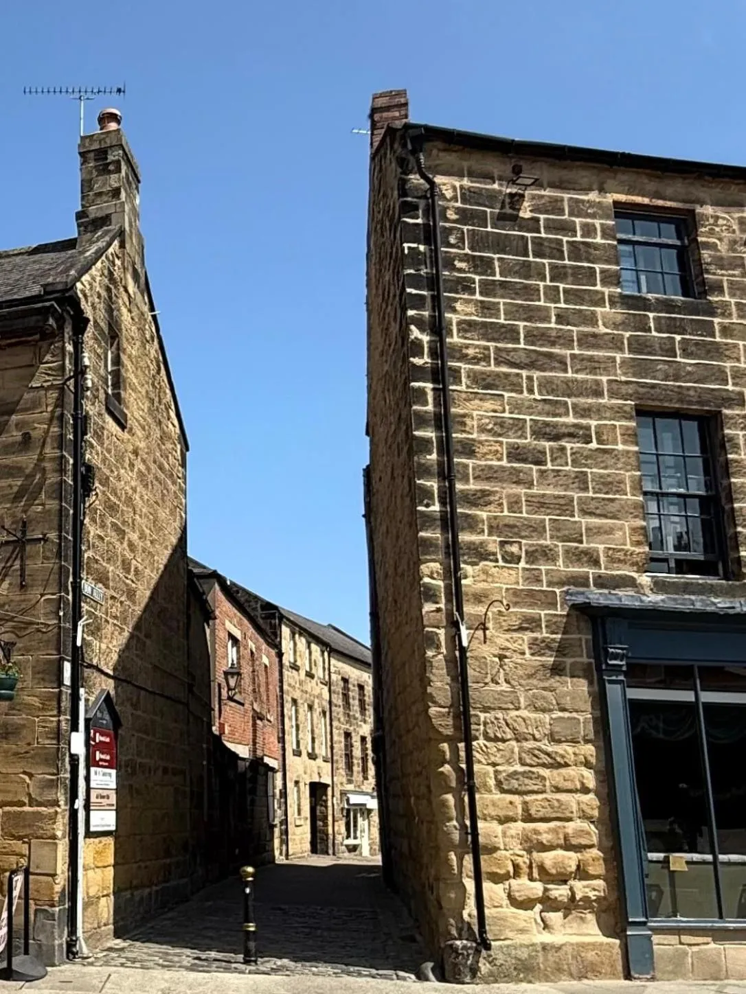 Street view in Bow Alley Lodge