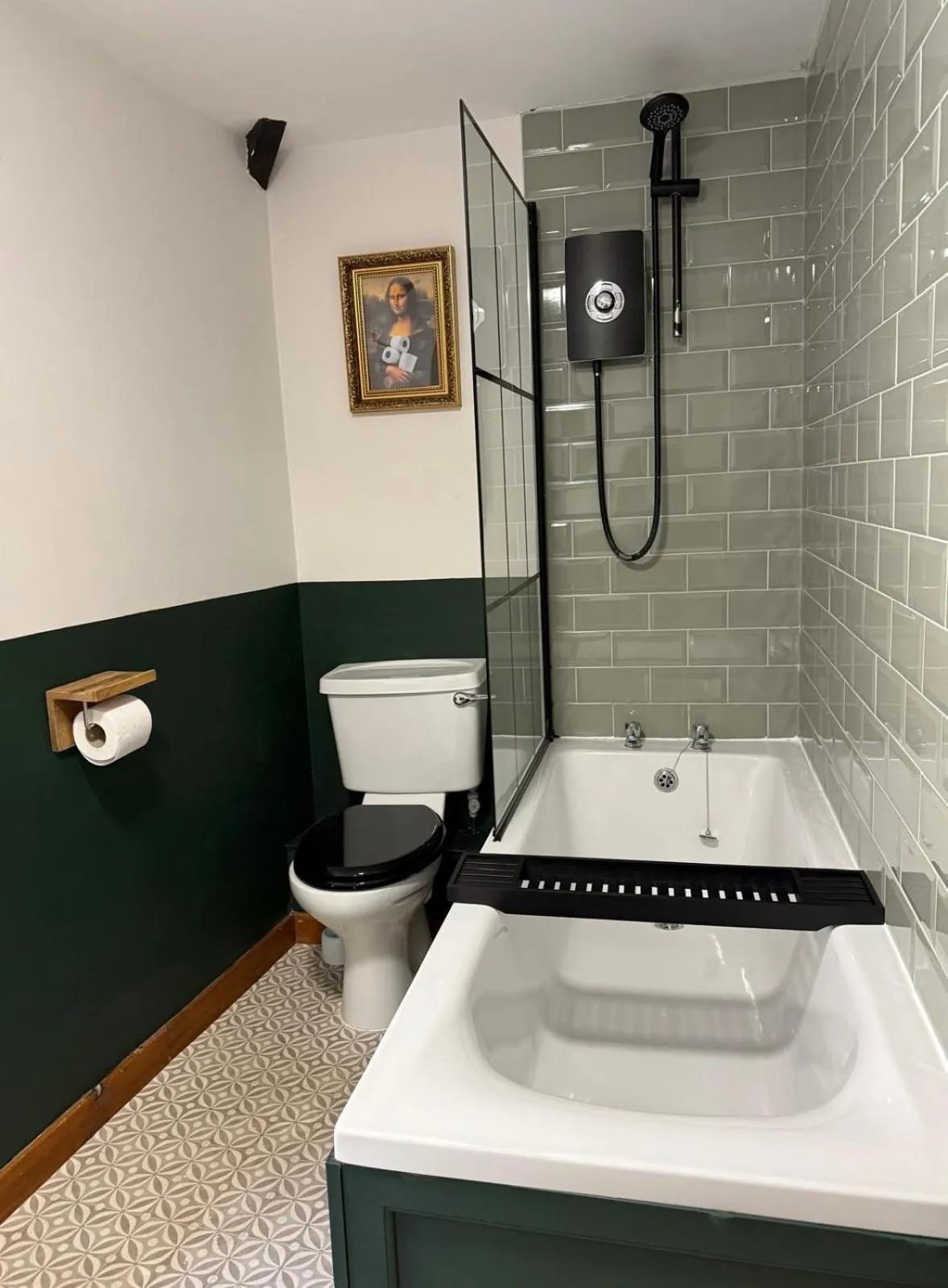 Shower in Bow Alley Lodge