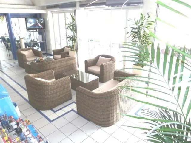 Communal lounge/ TV room in Hotel Vienna