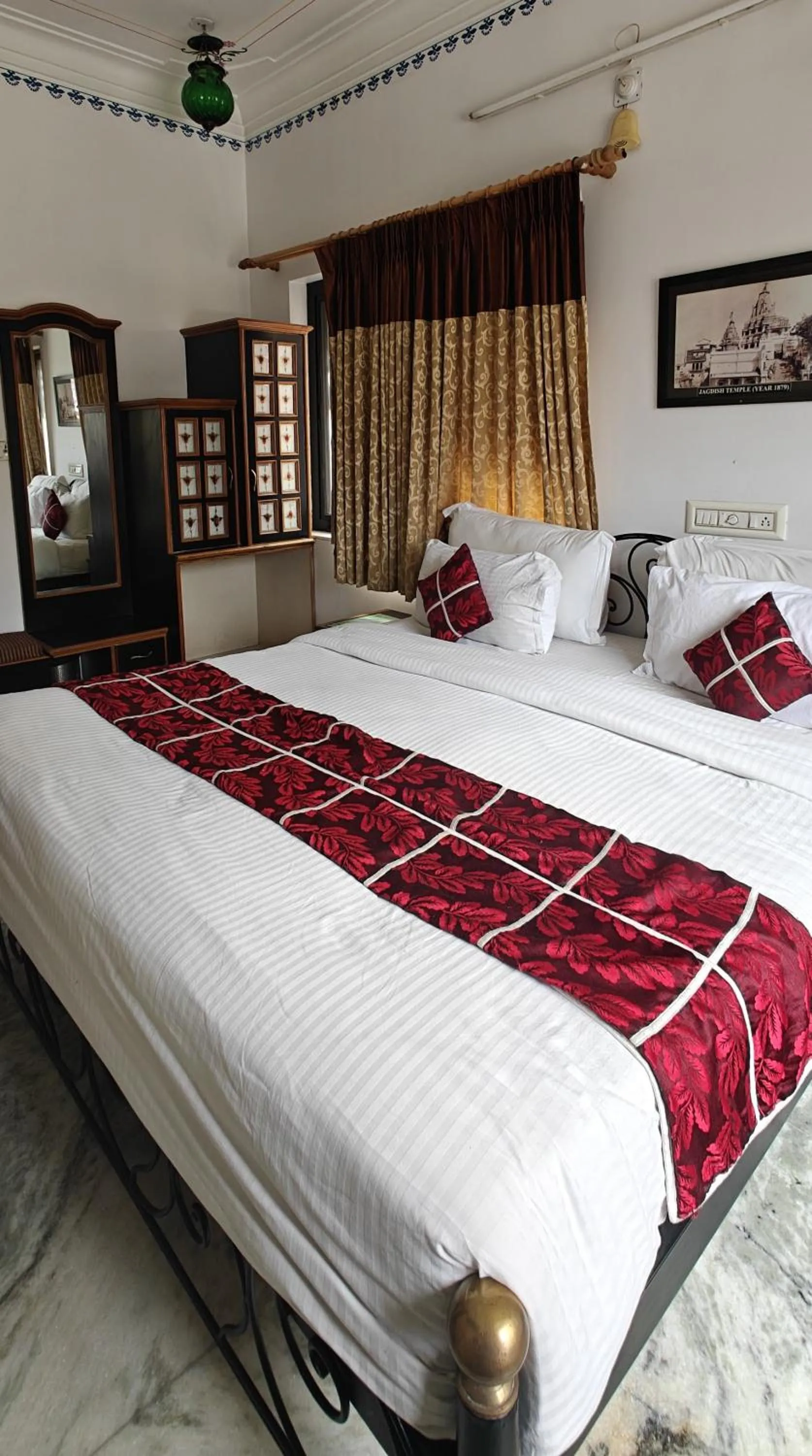 Bed in Baba Palace - A Heritage Hotel, Udaipur